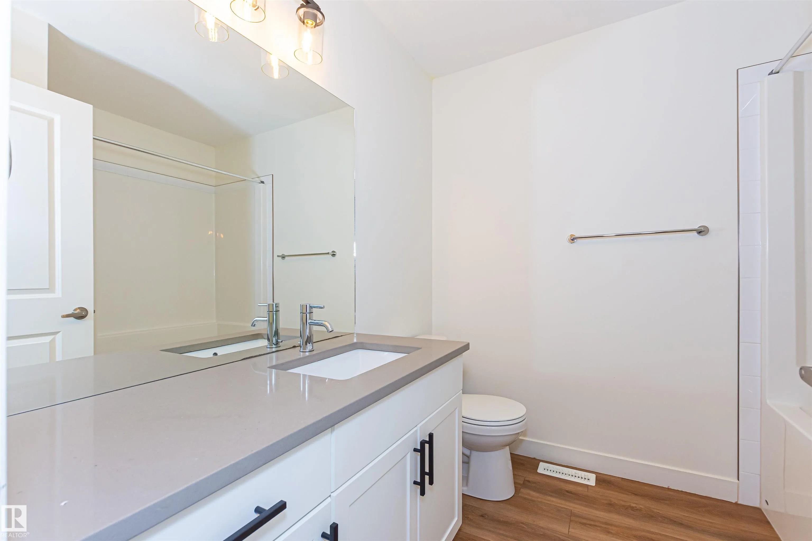 12220/22/24/26 112 Avenue
