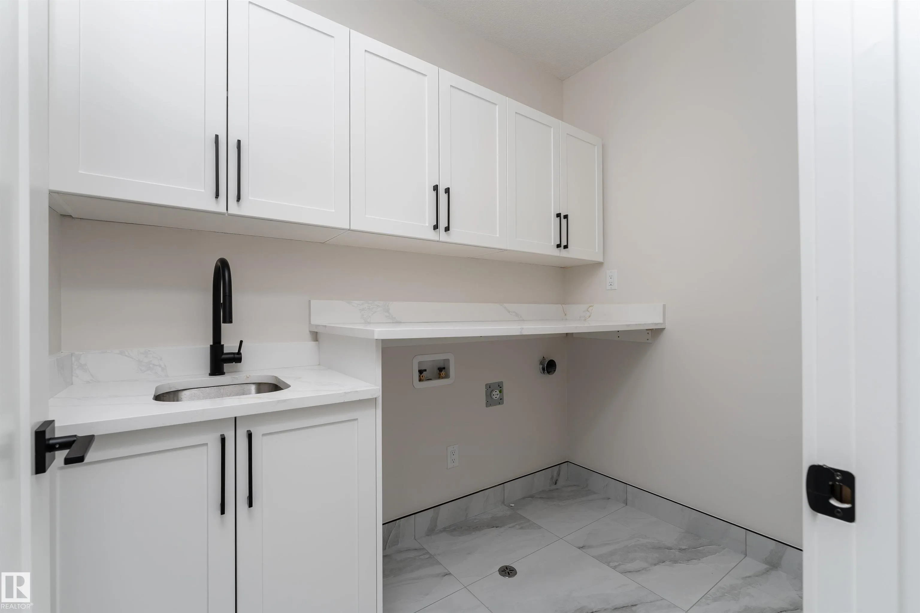 7043 Kiviaq Crescent