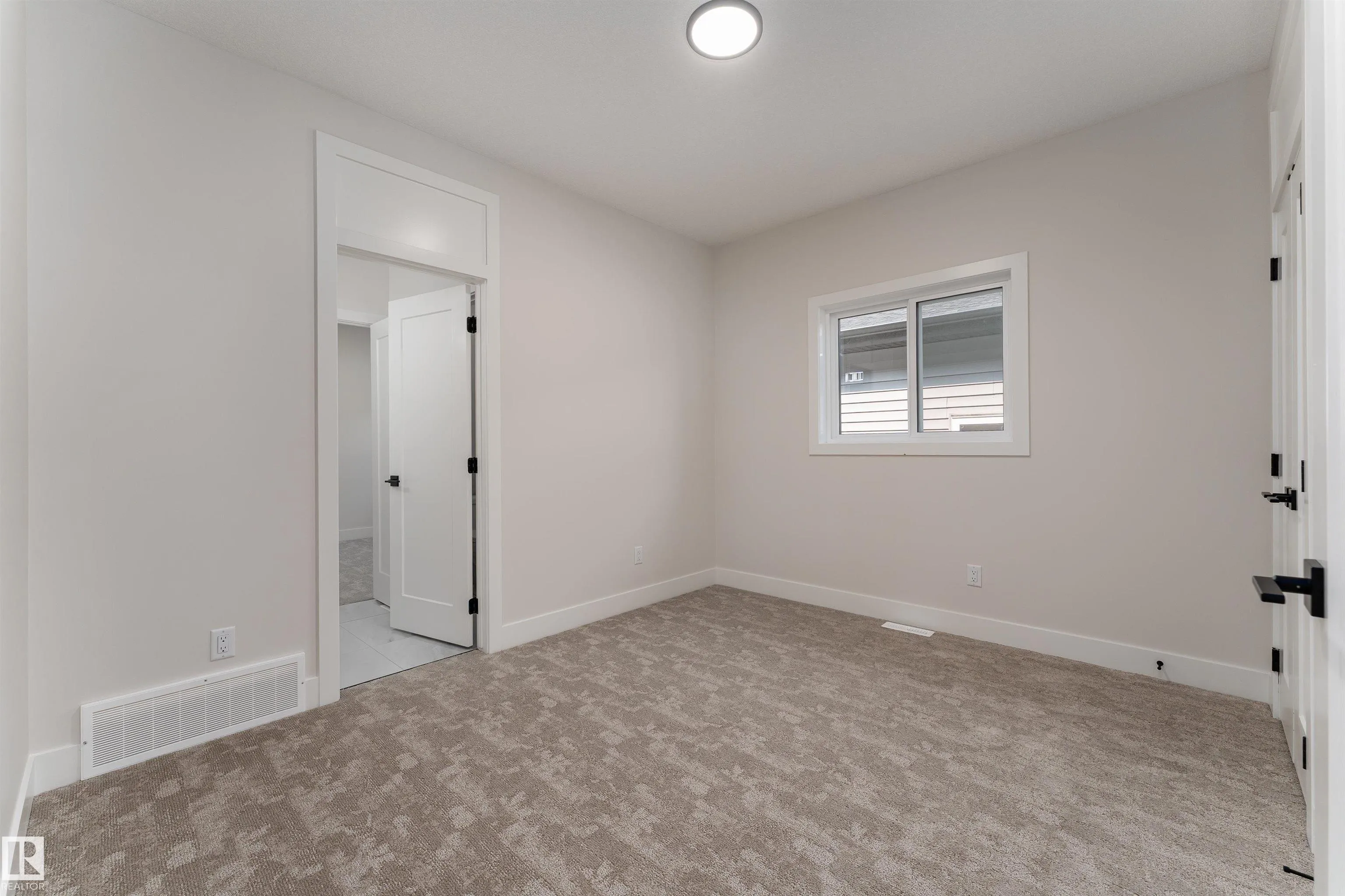 7043 Kiviaq Crescent