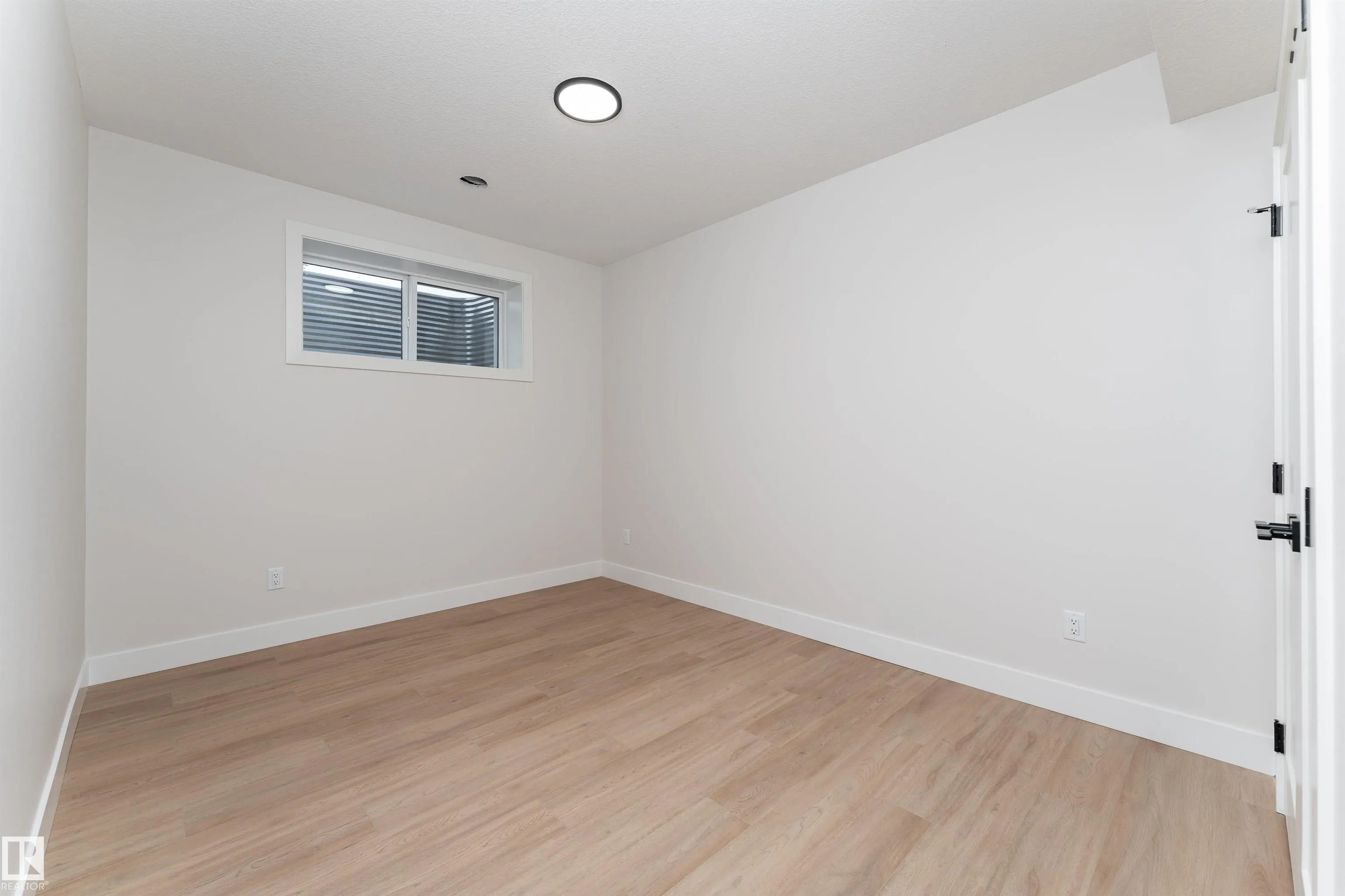 7043 Kiviaq Crescent
