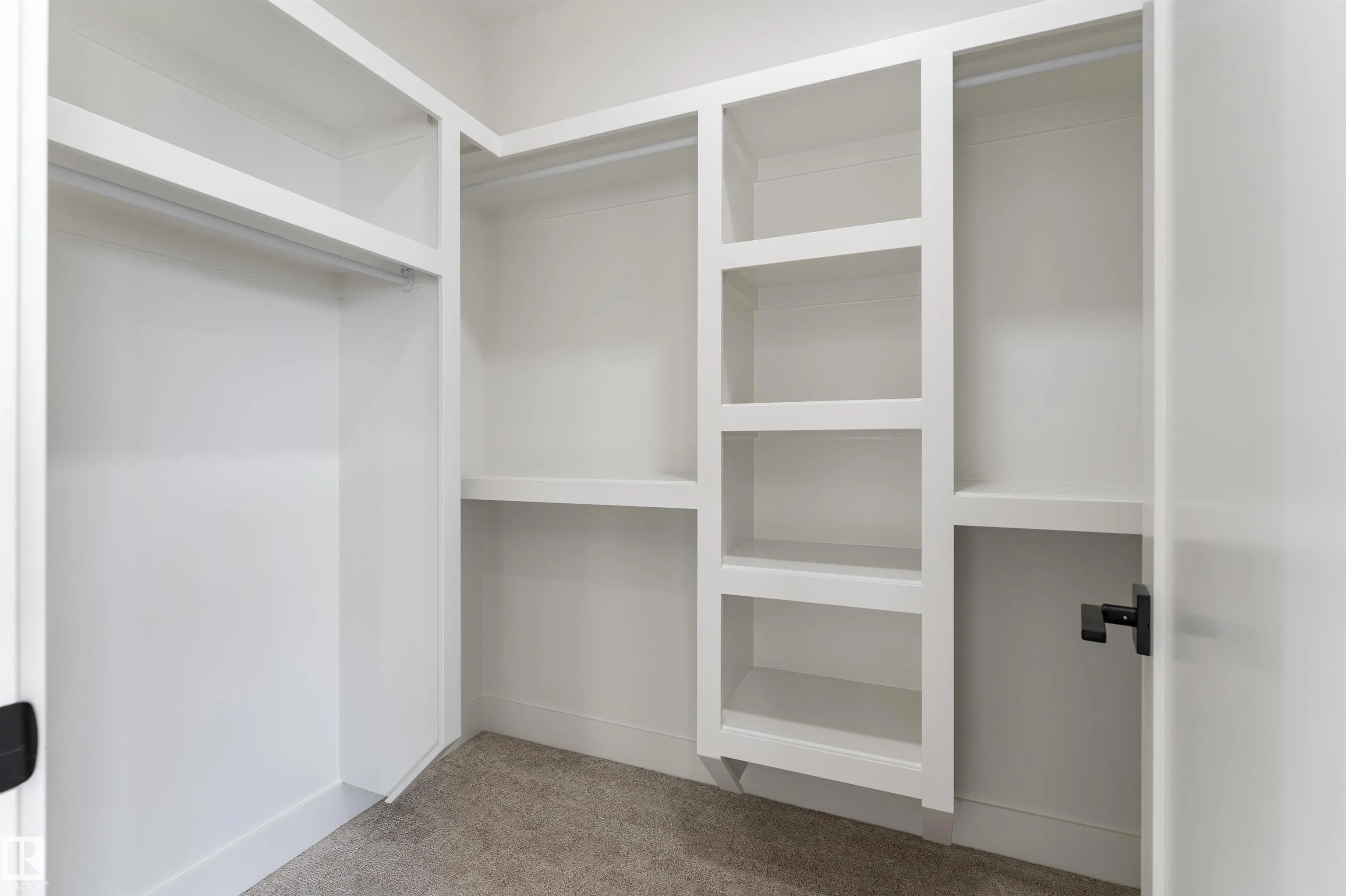 7043 Kiviaq Crescent