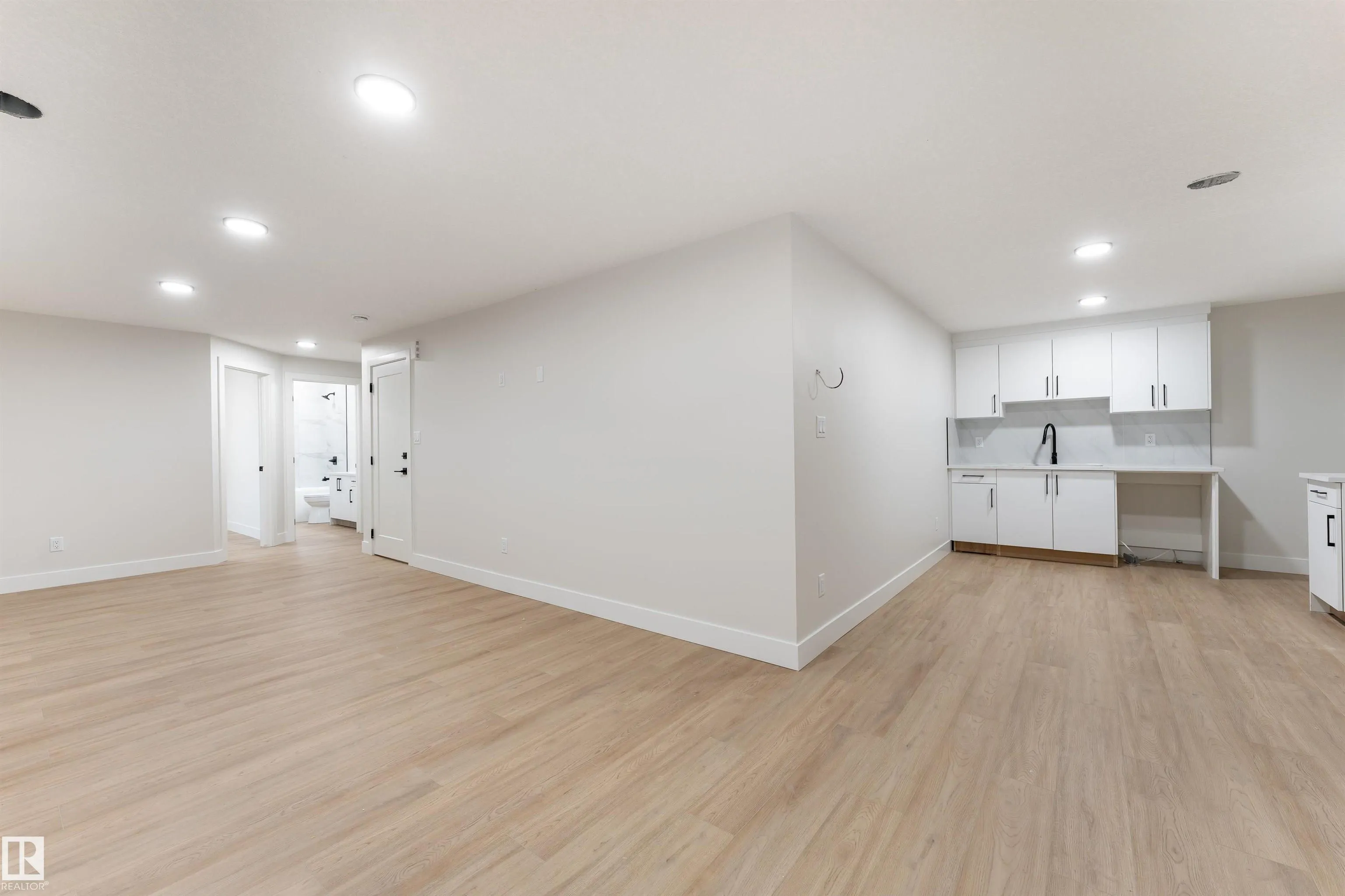7043 Kiviaq Crescent