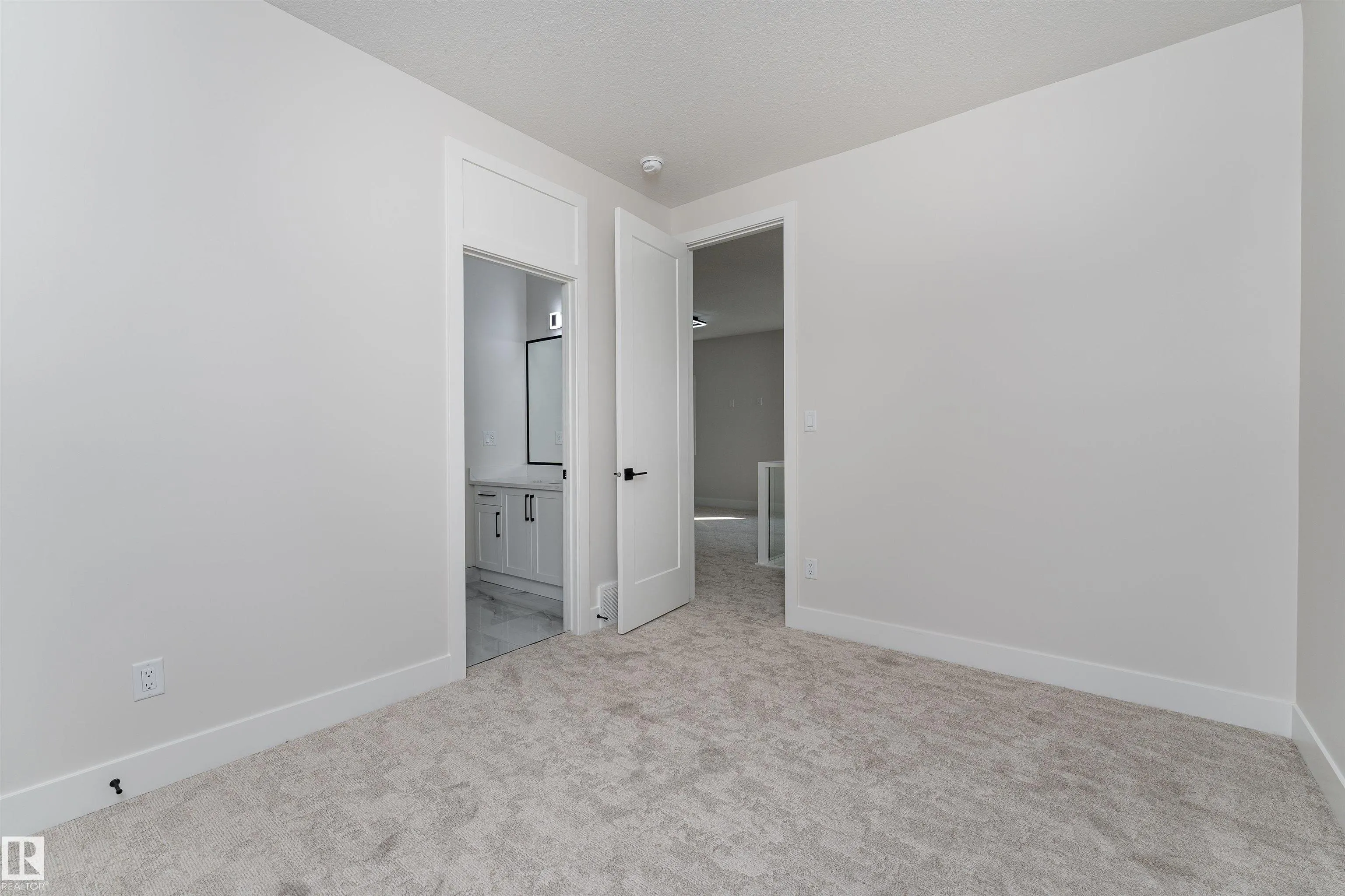 7043 Kiviaq Crescent