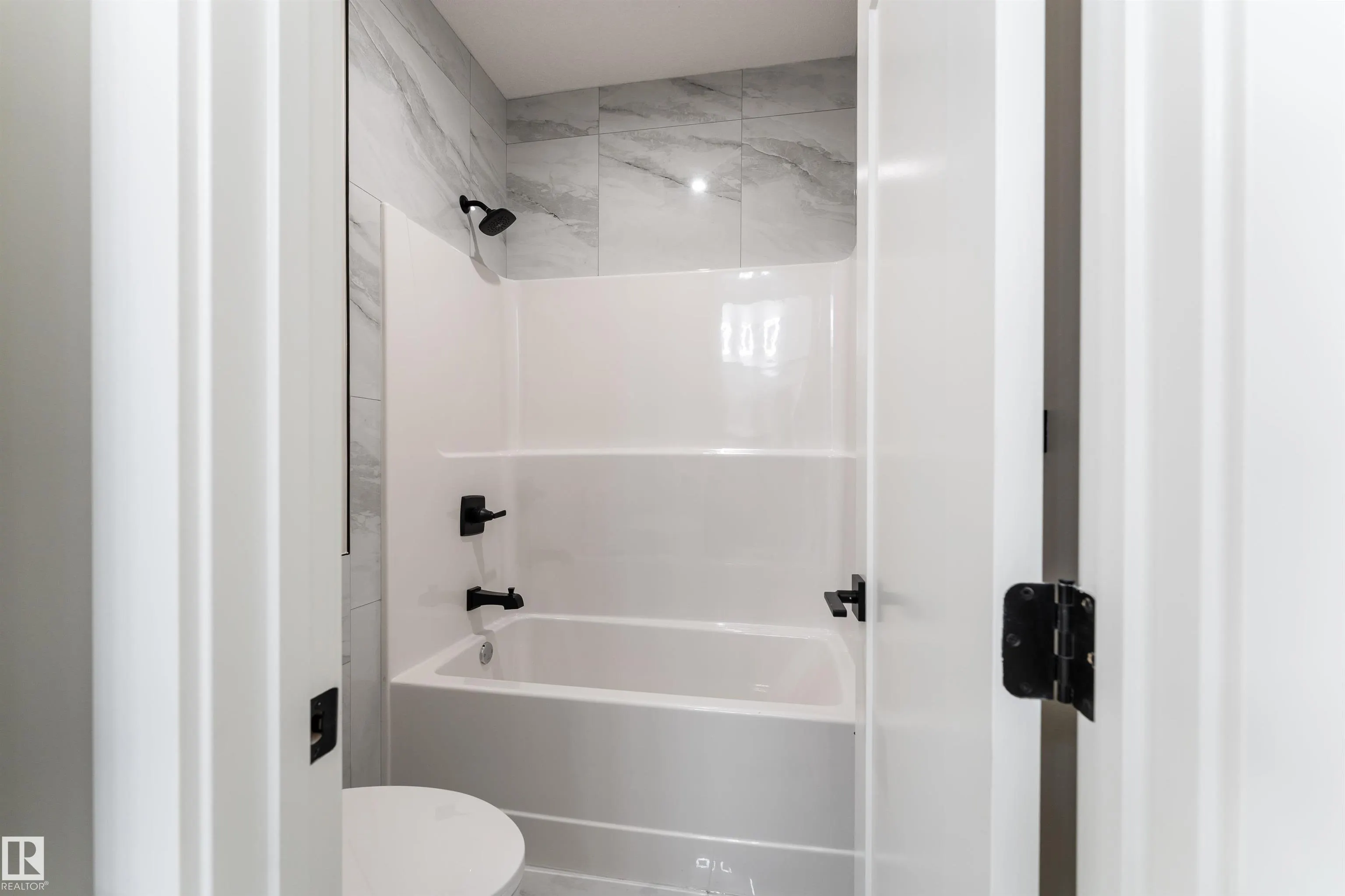 7043 Kiviaq Crescent