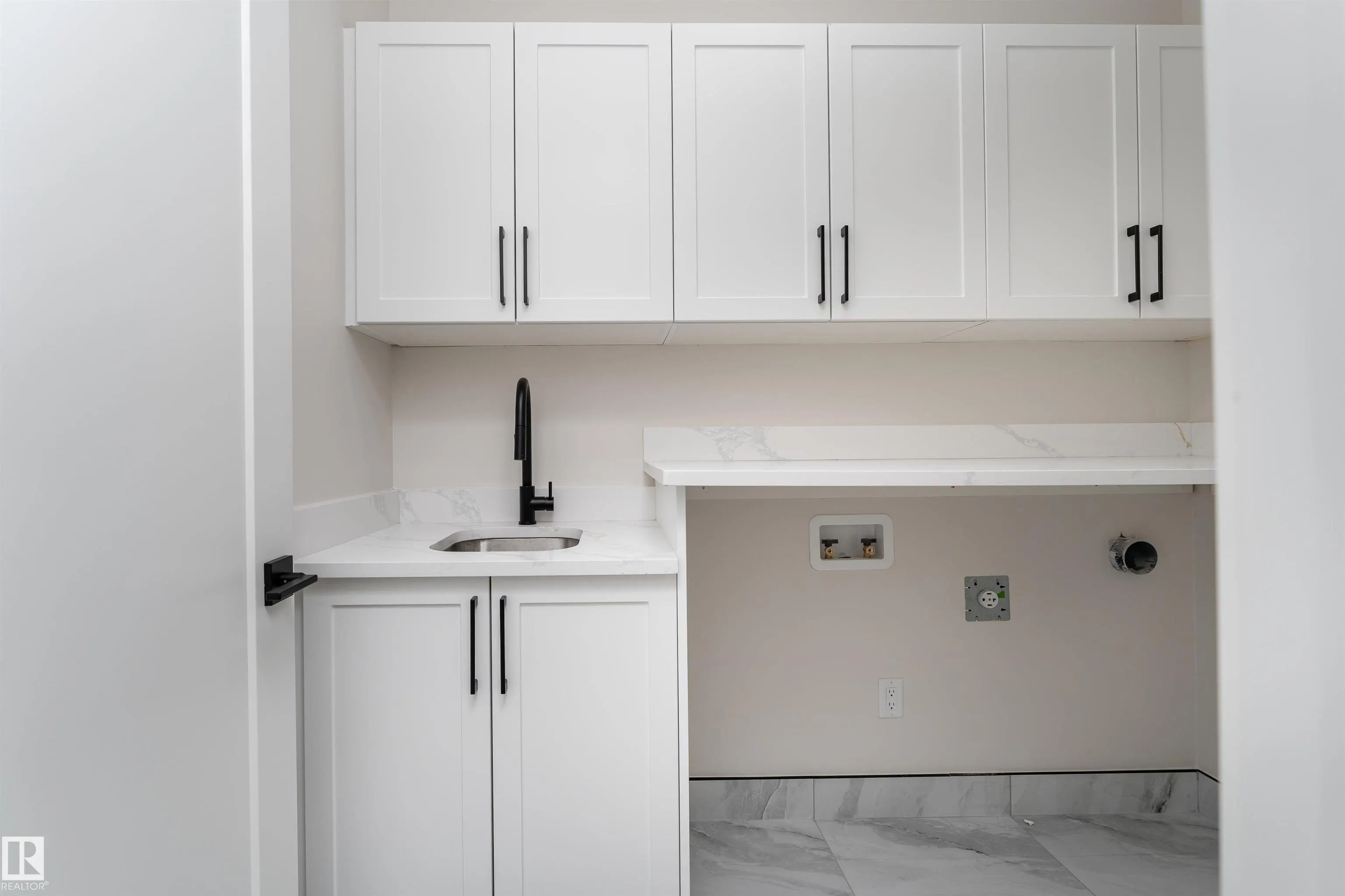7043 Kiviaq Crescent