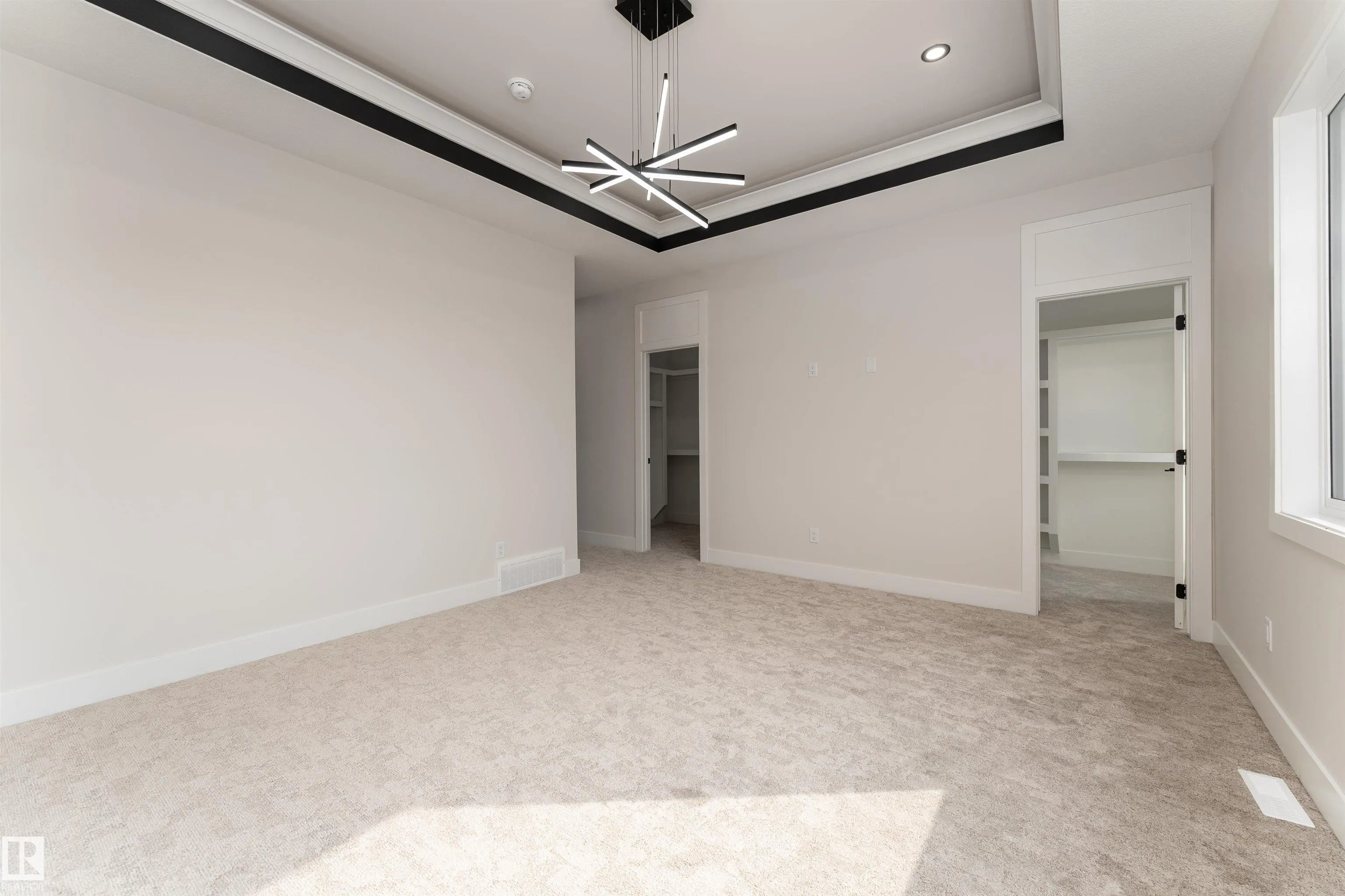 7043 Kiviaq Crescent