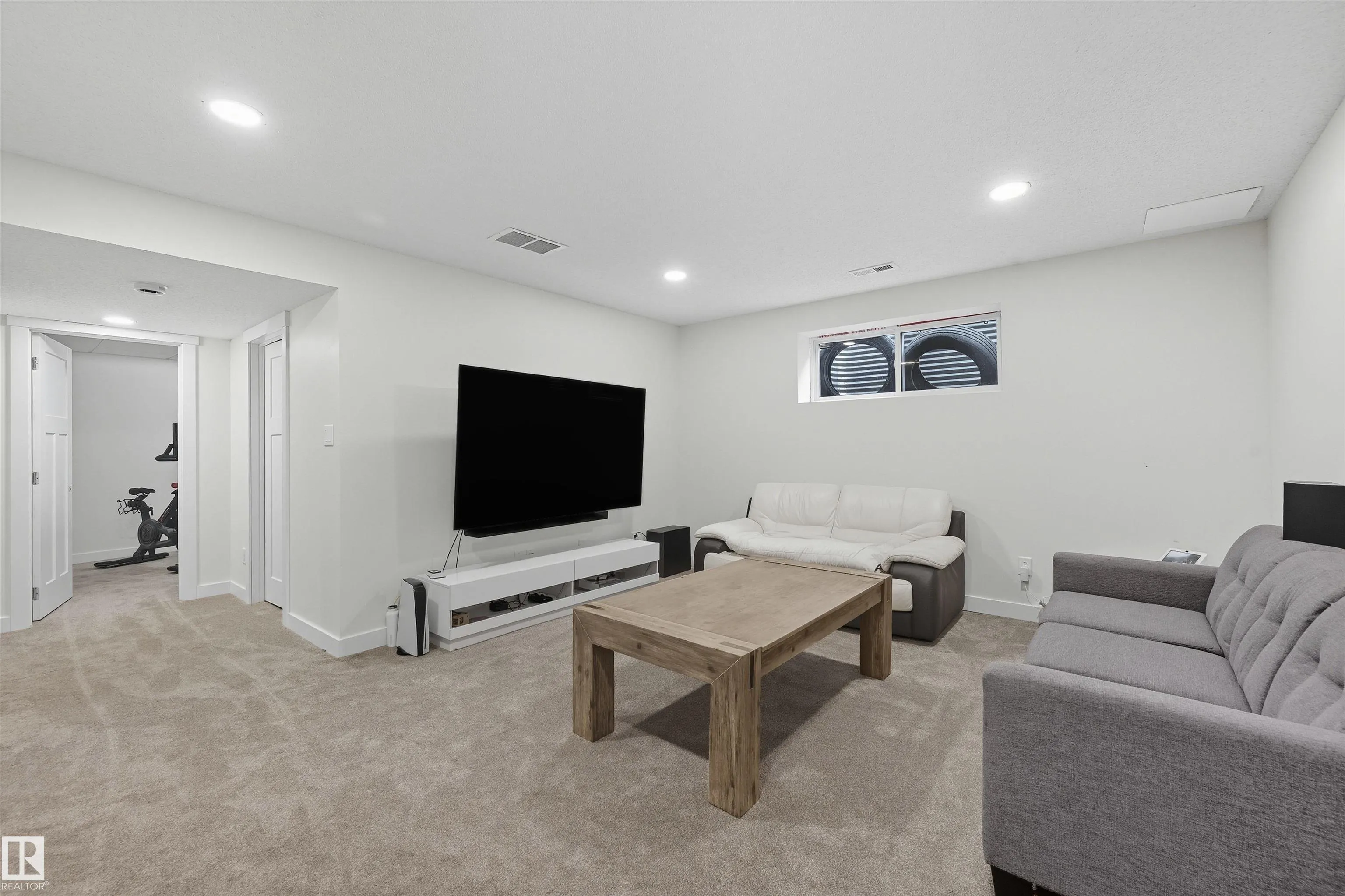 2608 ANDERSON Crescent