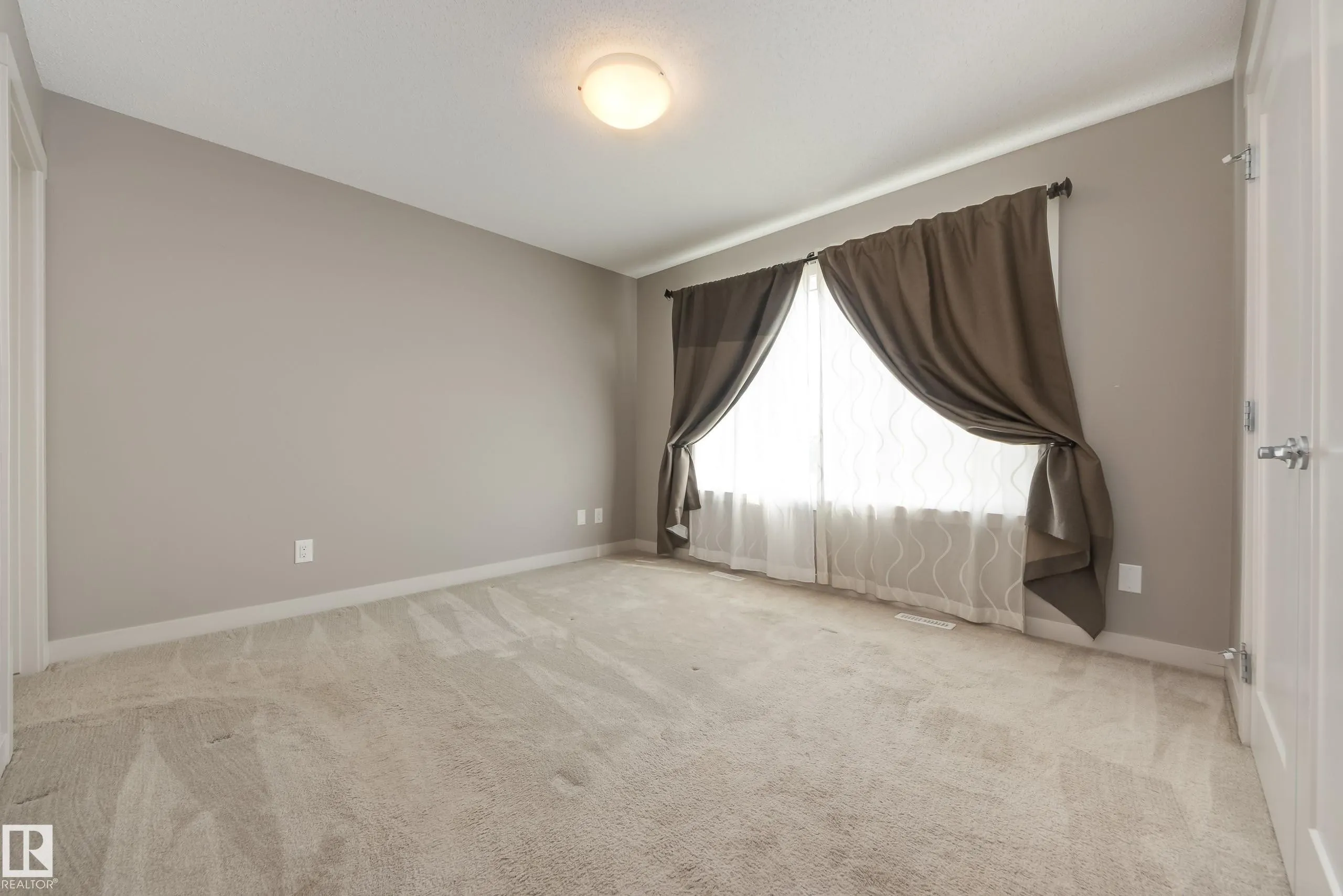 2121 HADDOW Drive