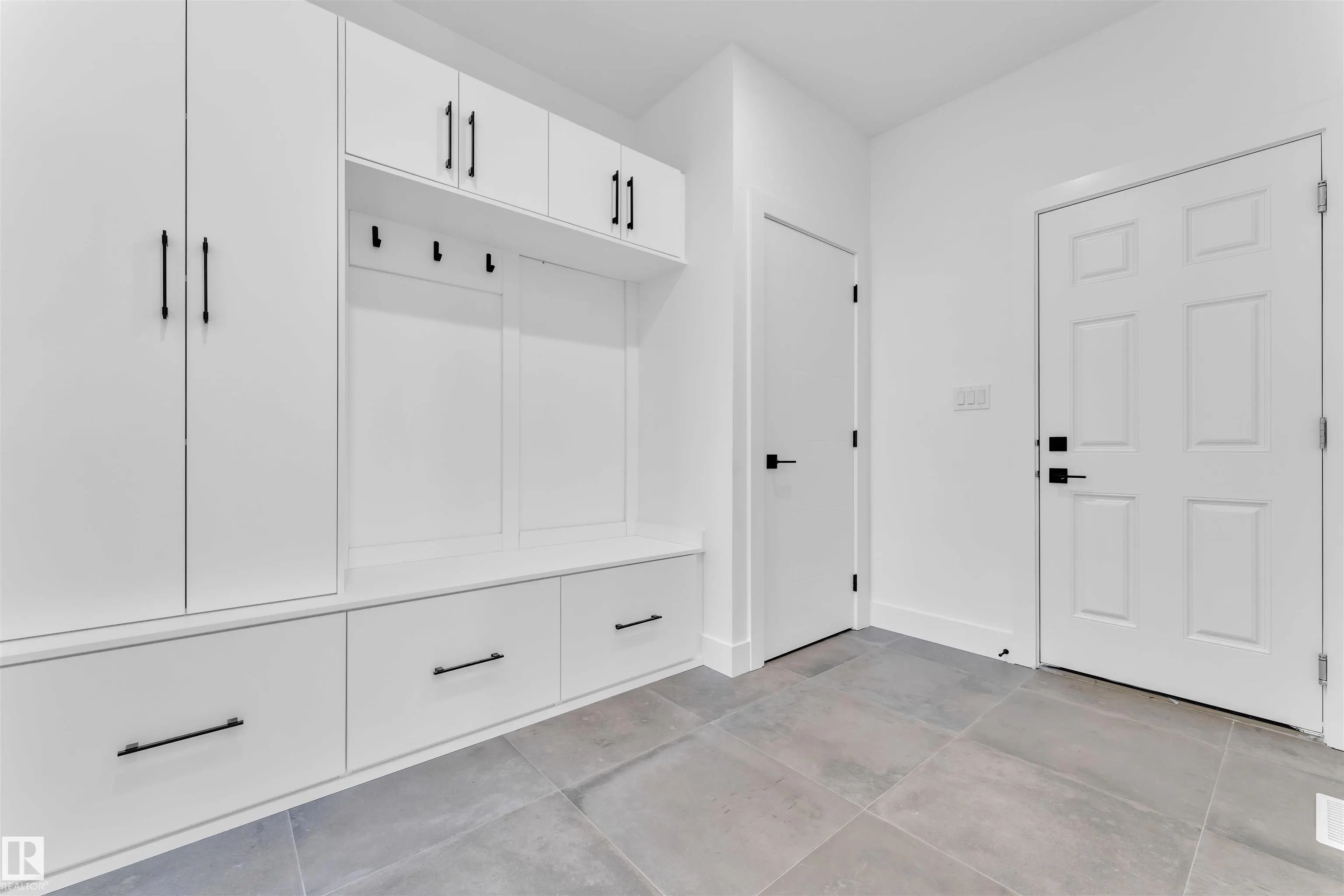 324 ASTON Close