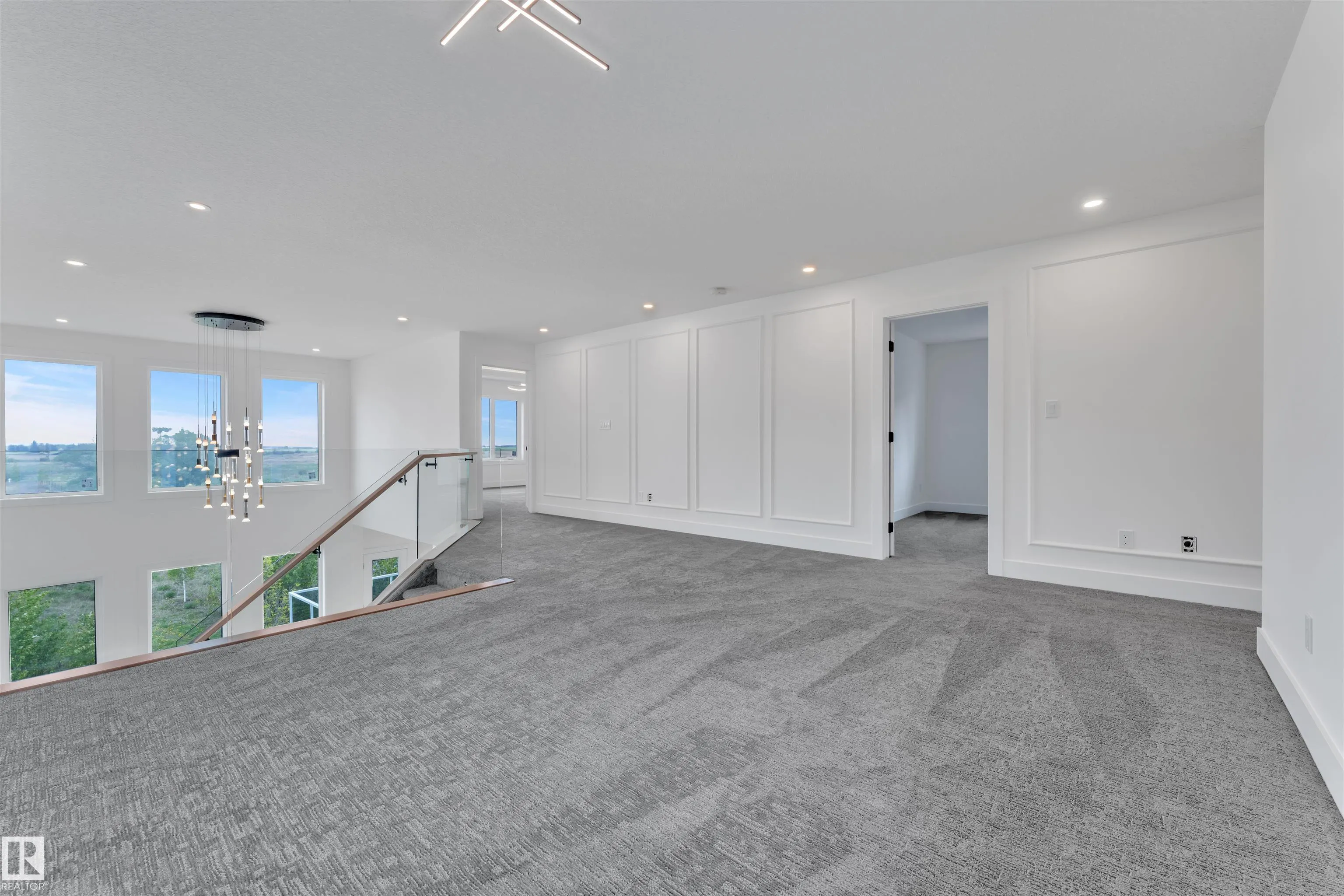 324 ASTON Close