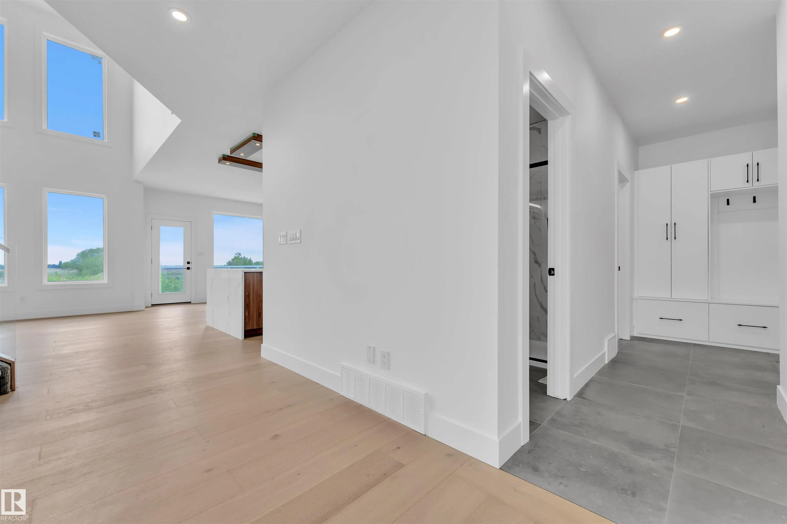 324 ASTON Close