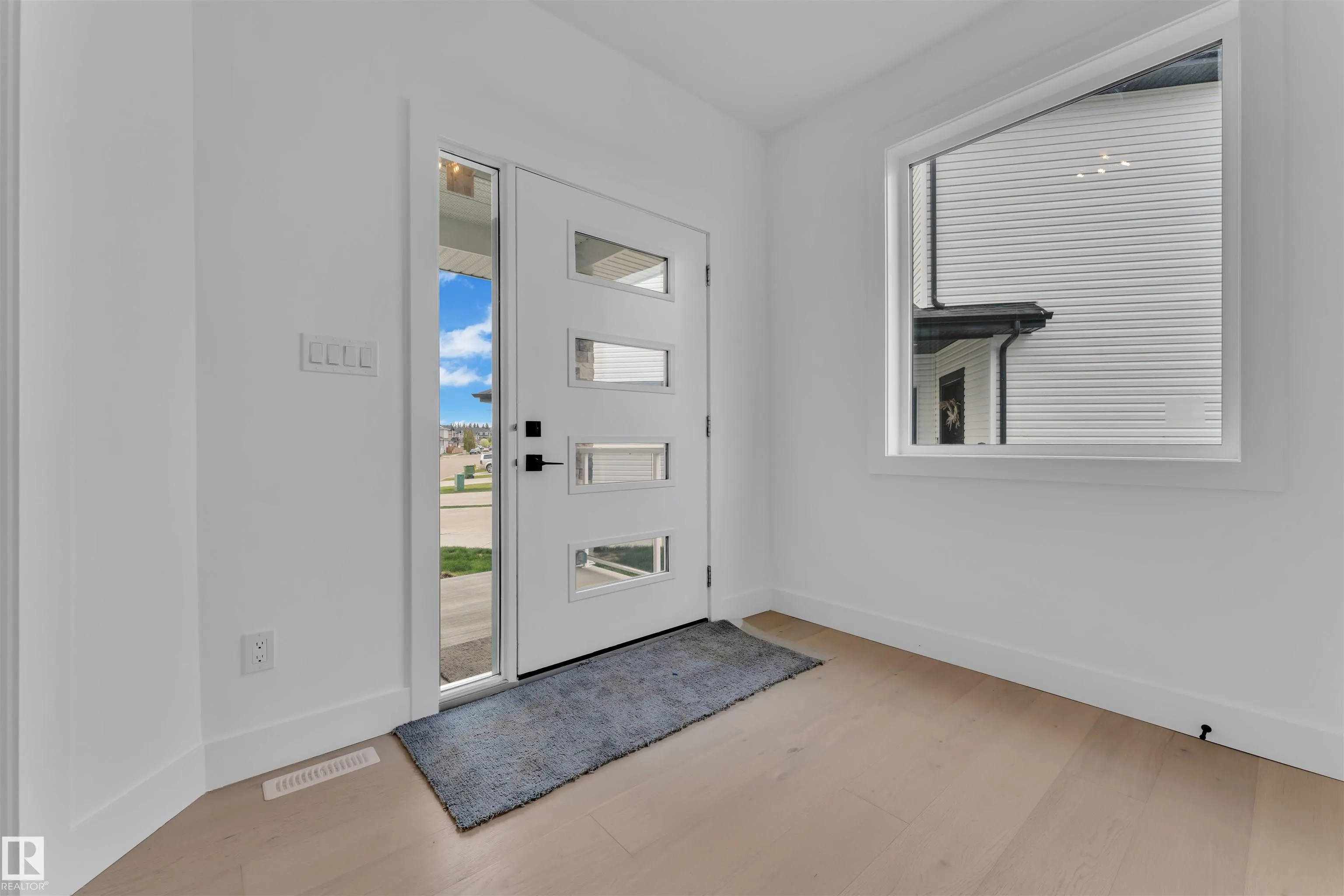324 ASTON Close