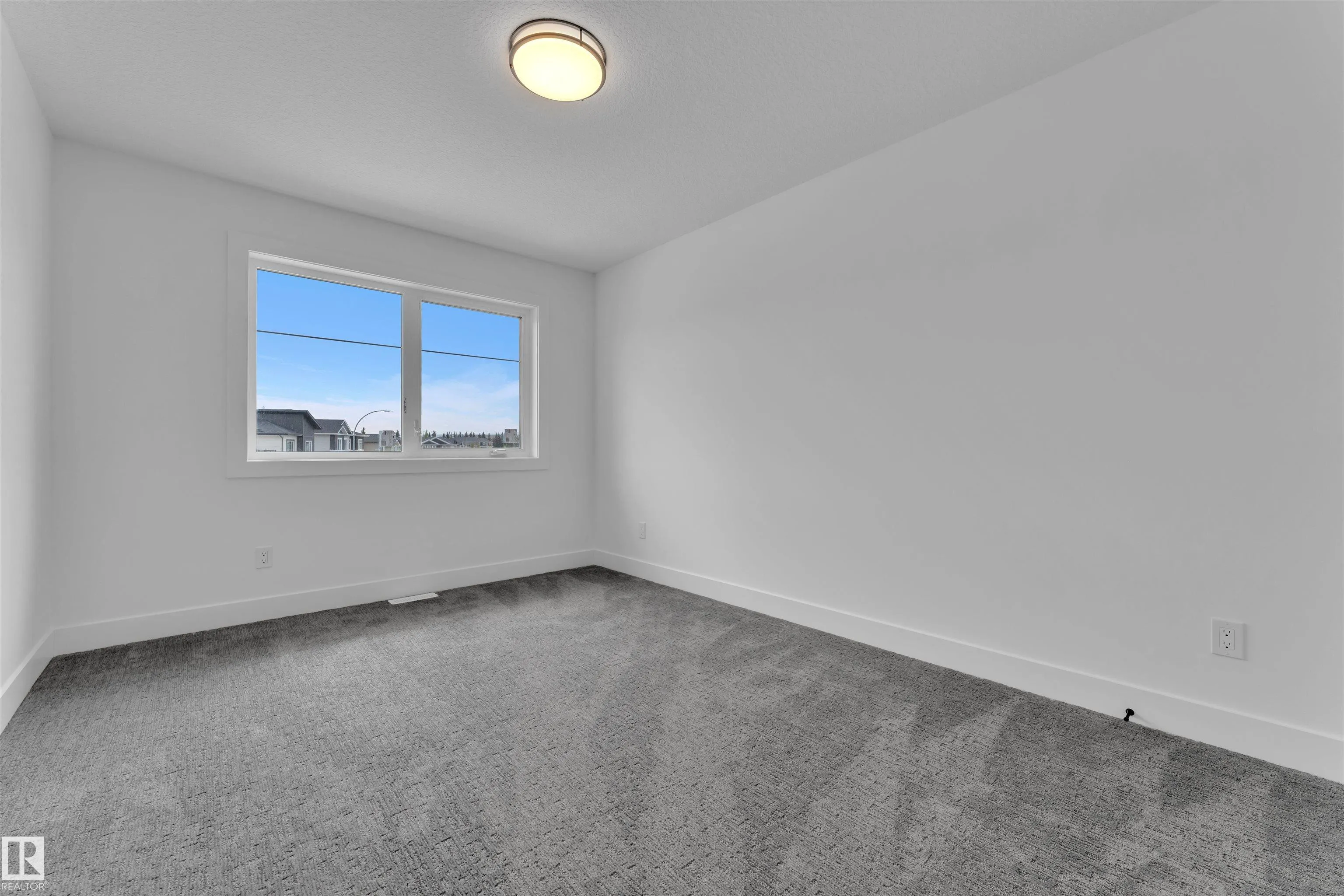 324 ASTON Close