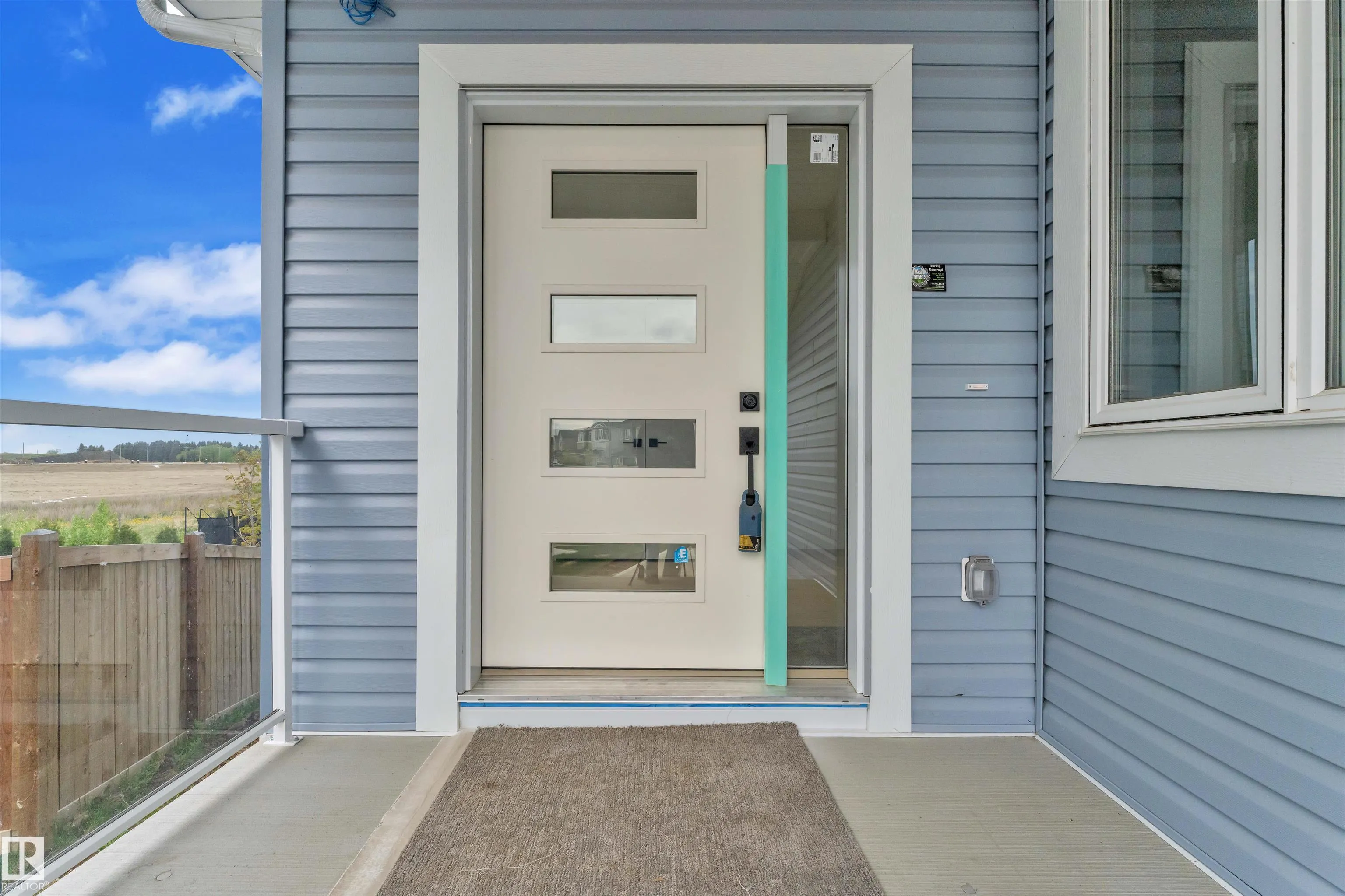 324 ASTON Close