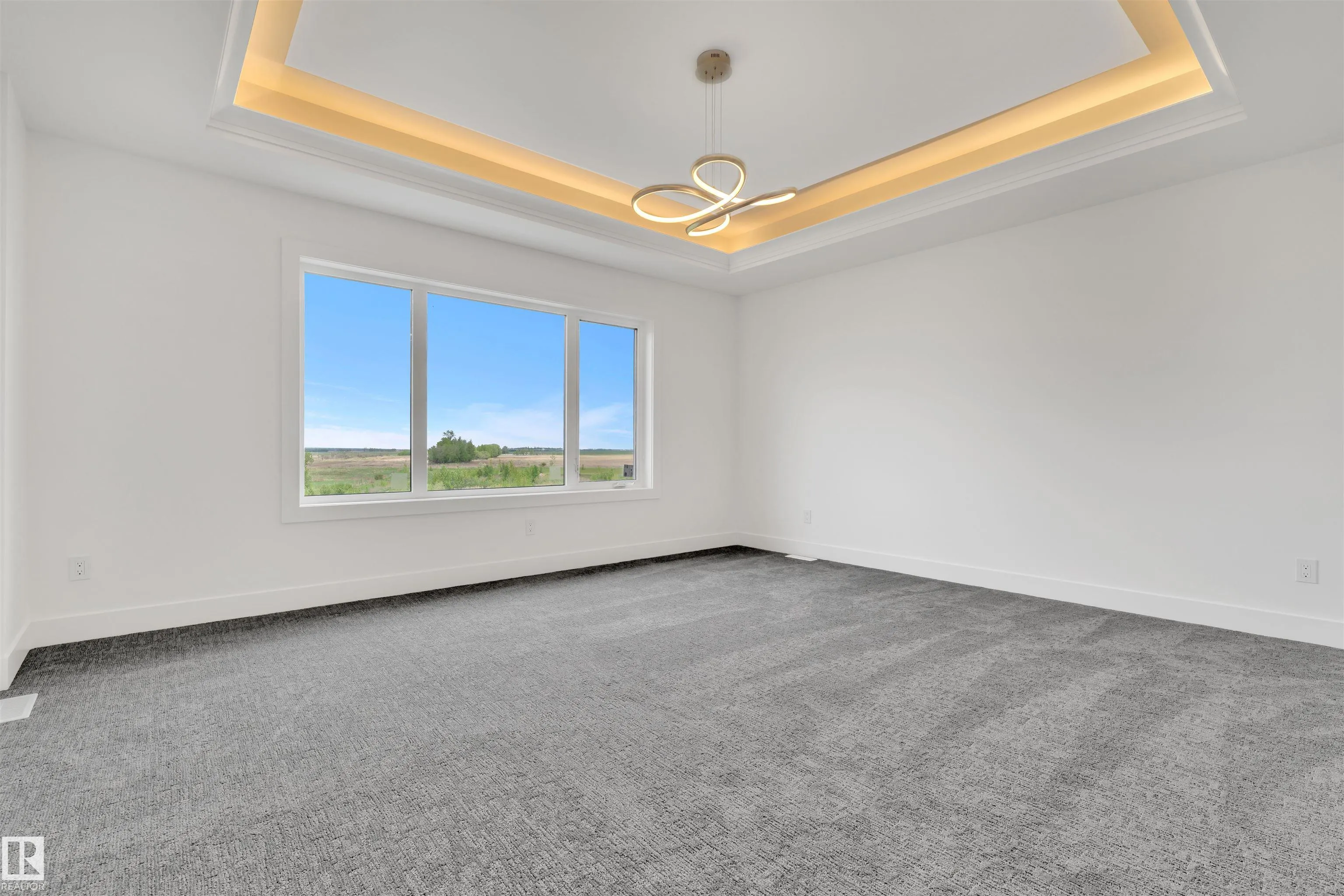 324 ASTON Close