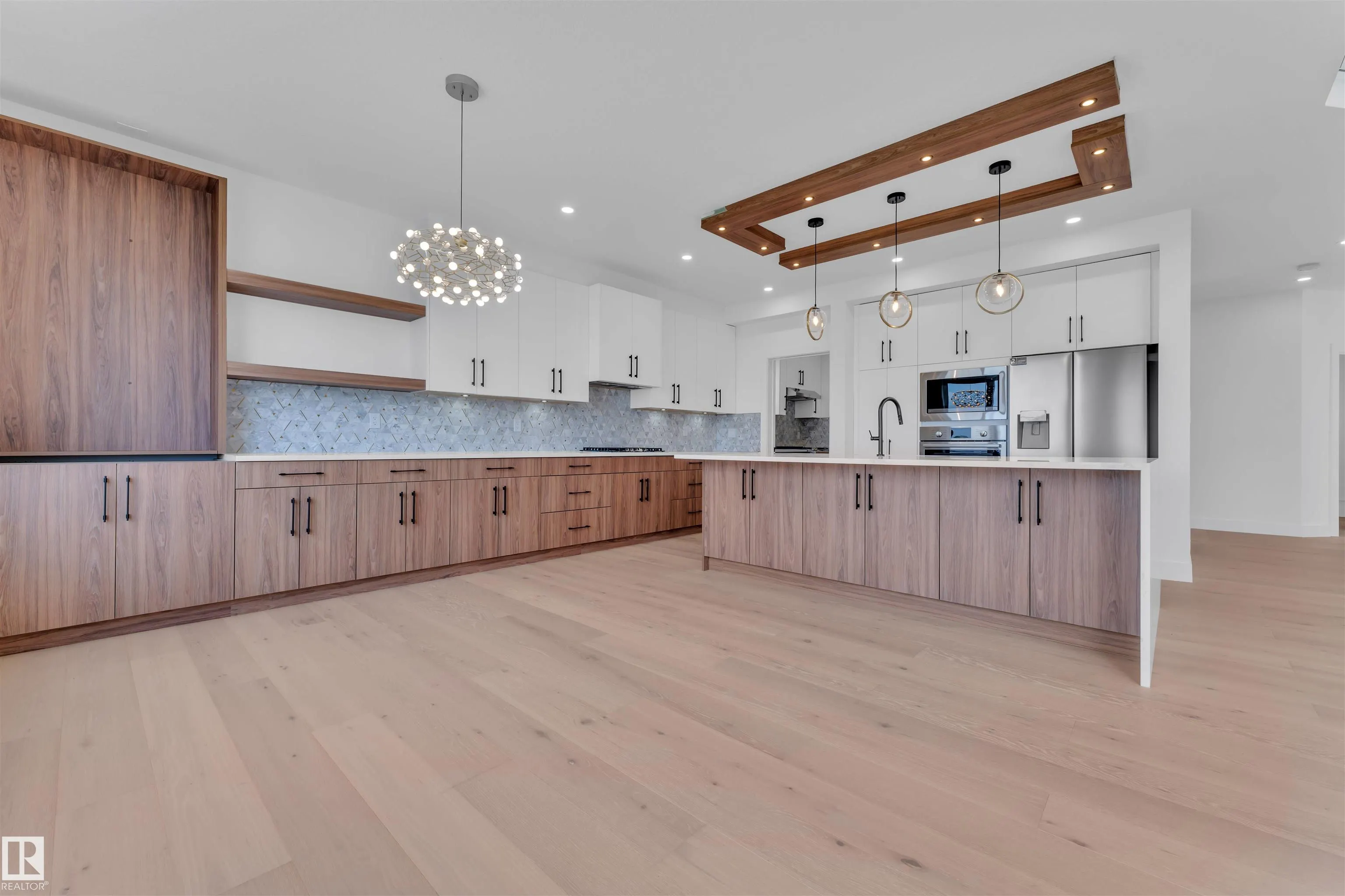 324 ASTON Close