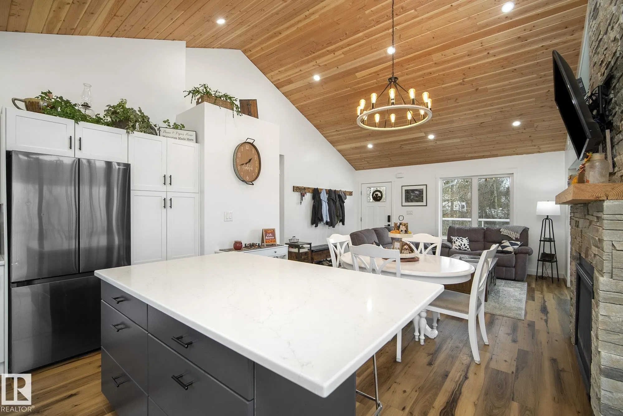 3215 TWP ROAD 574