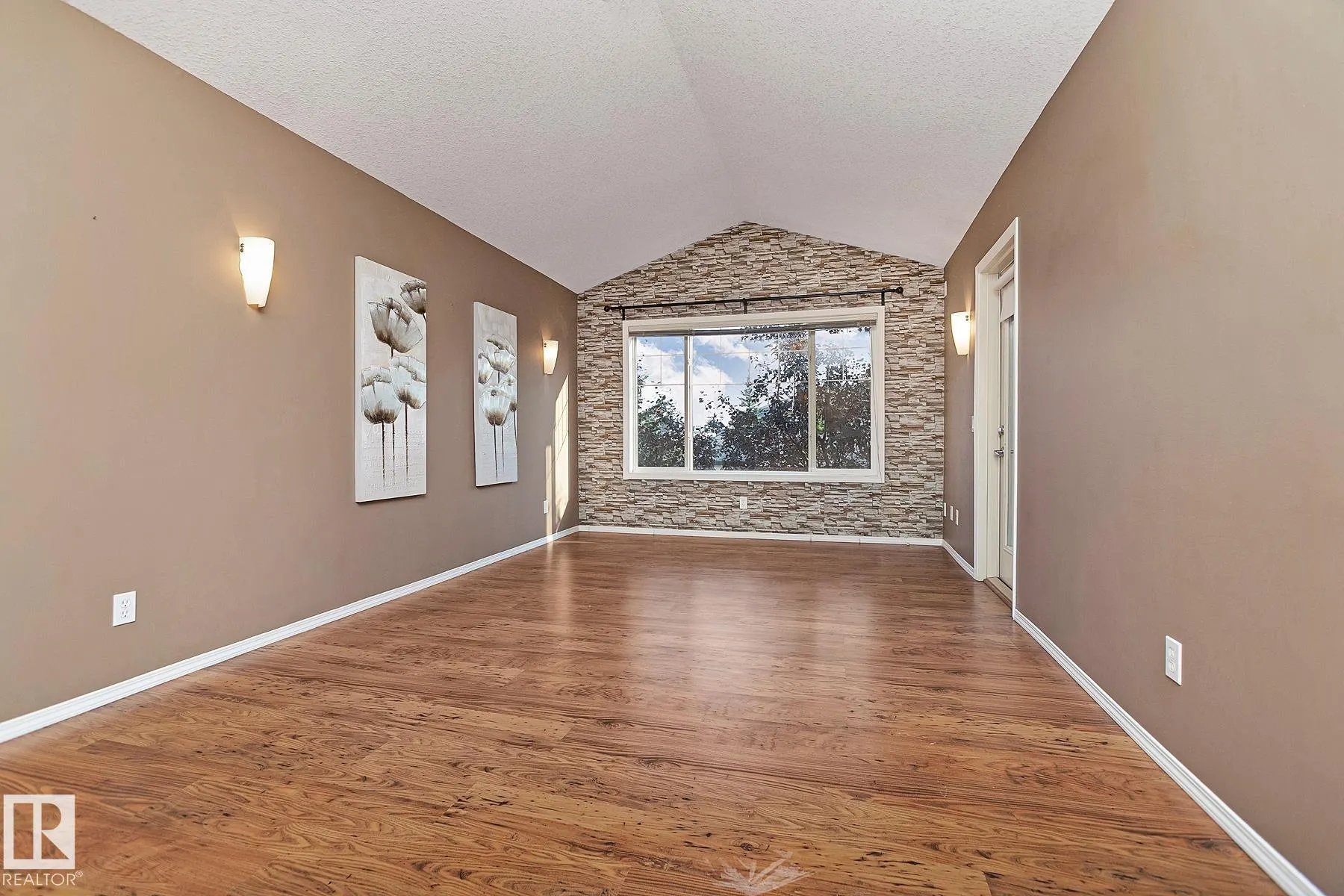 671 SILVER BERRY Road