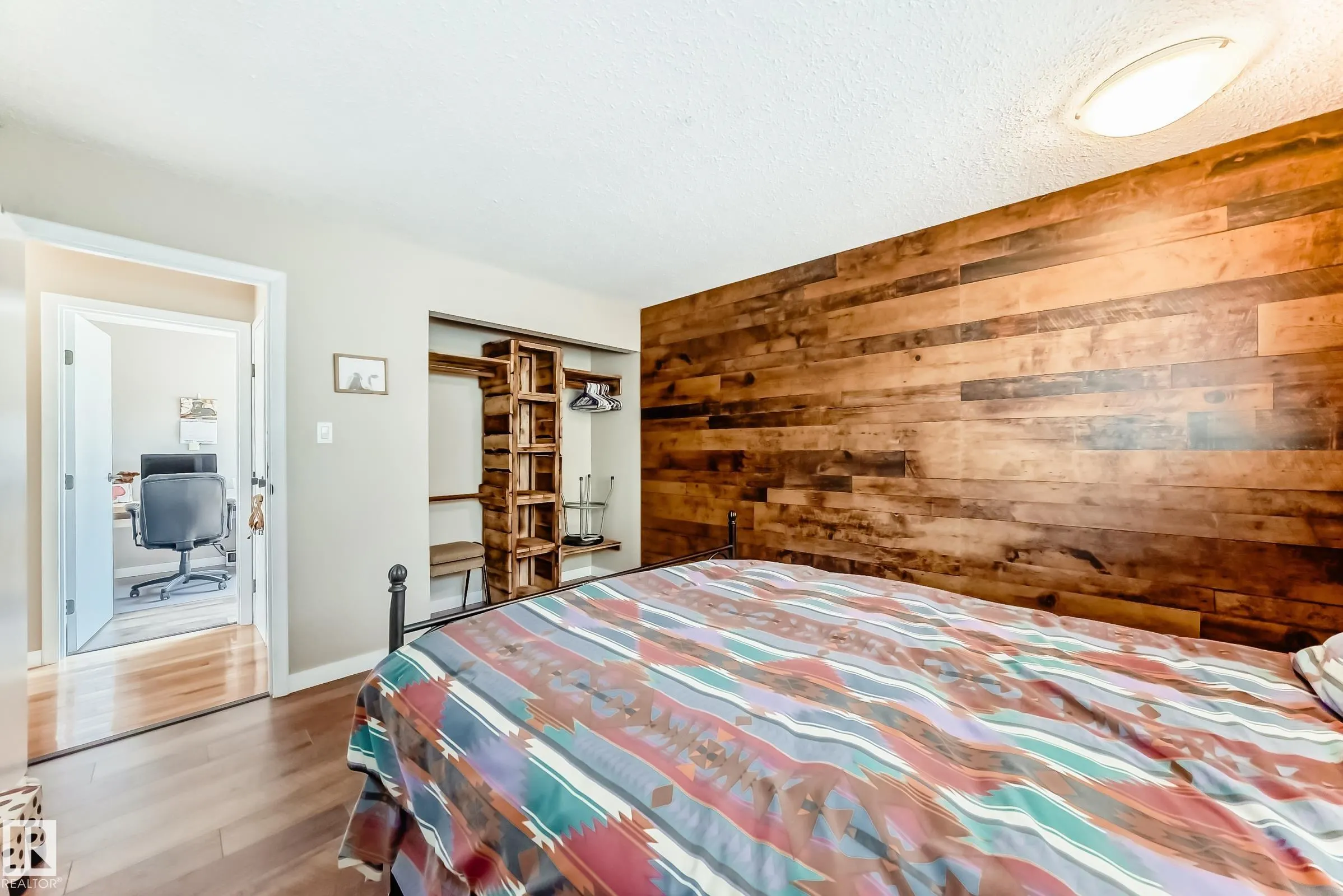 5241 53 Ave