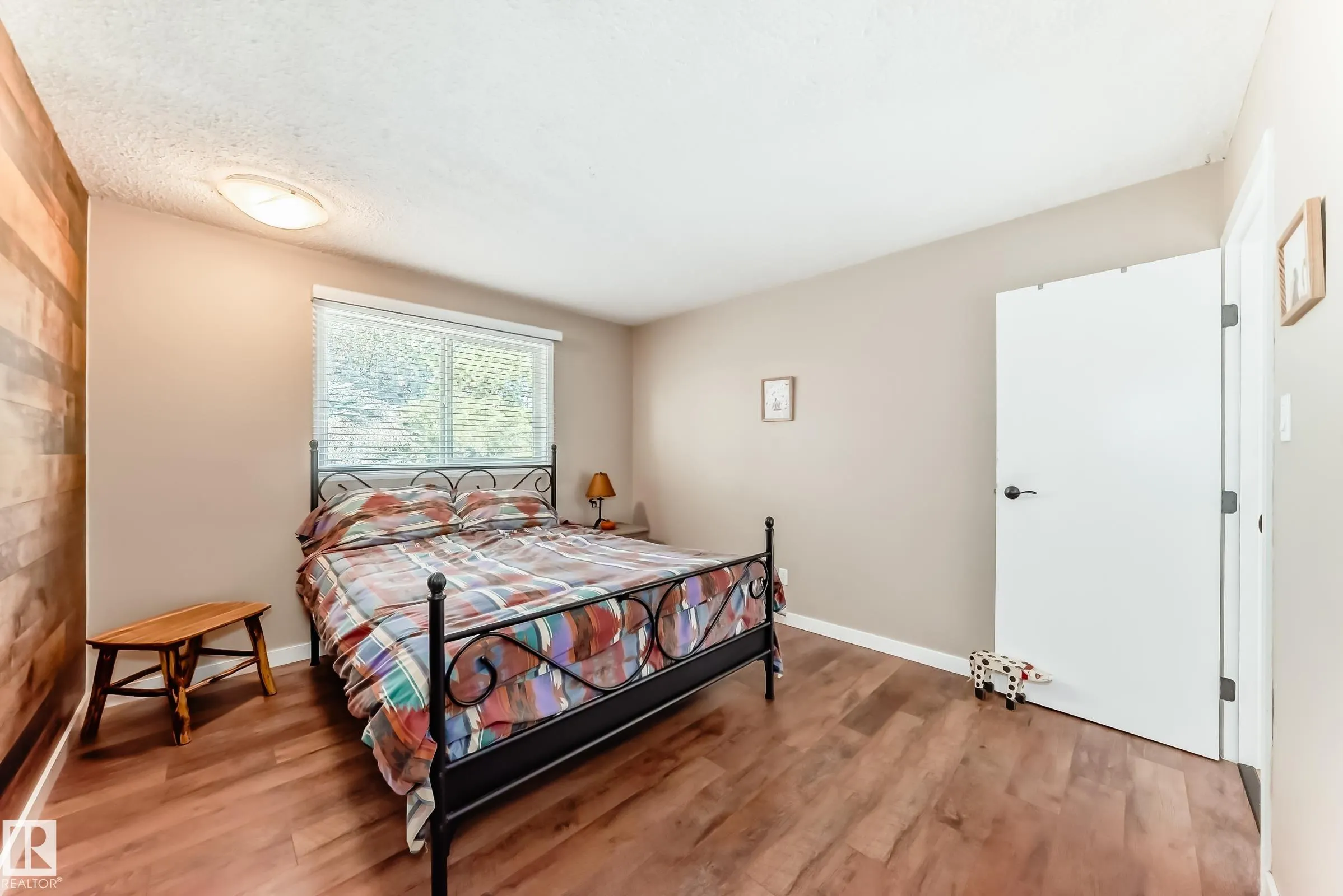 5241 53 Ave