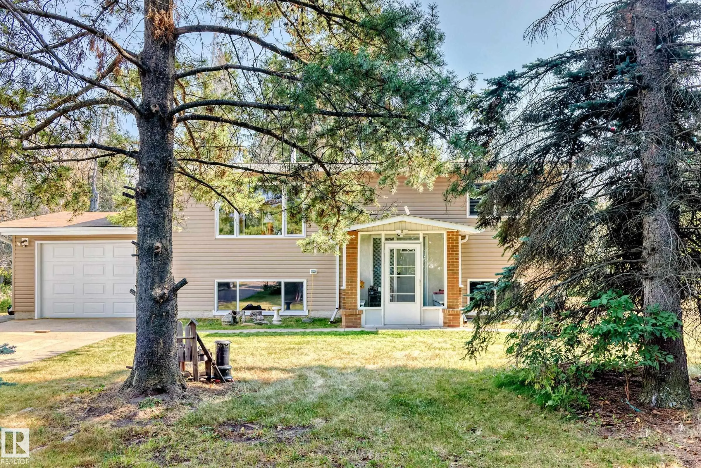 5241 53 Ave
