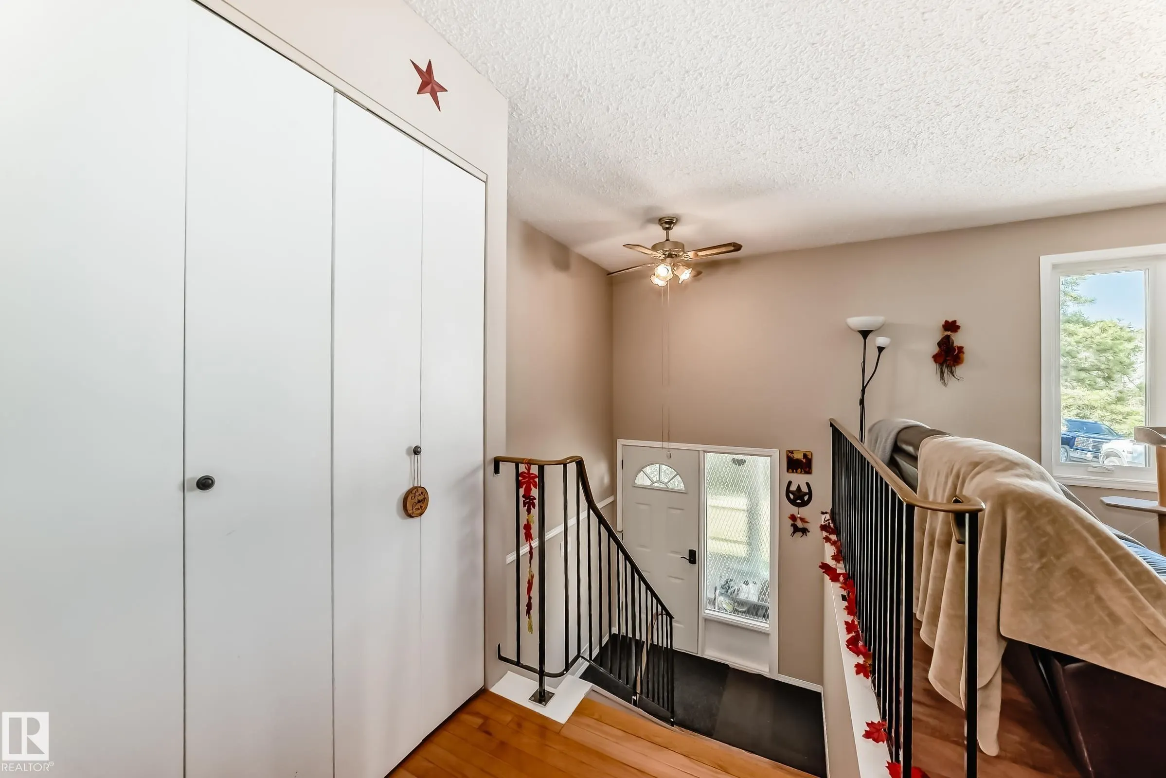 5241 53 Ave