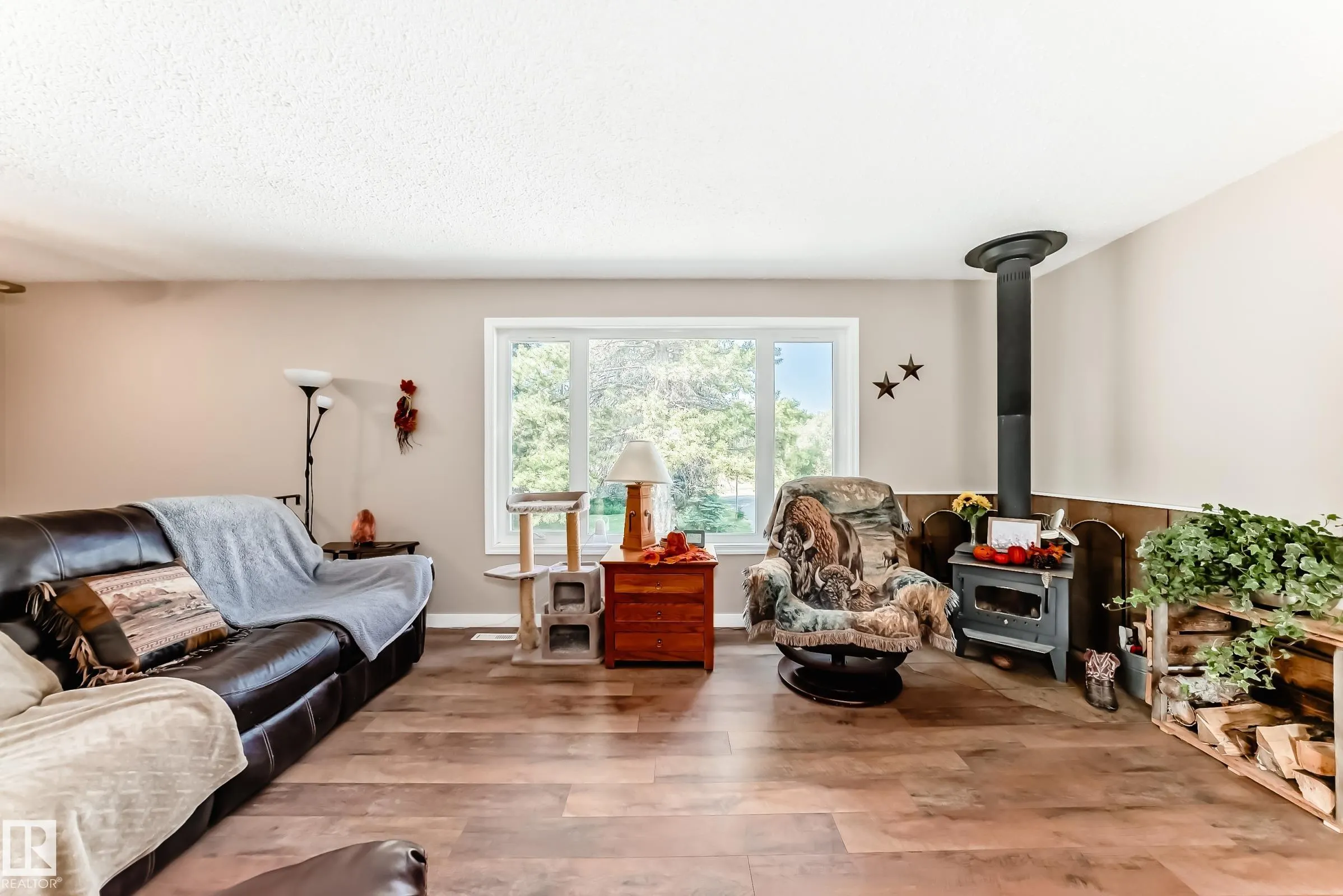 5241 53 Ave