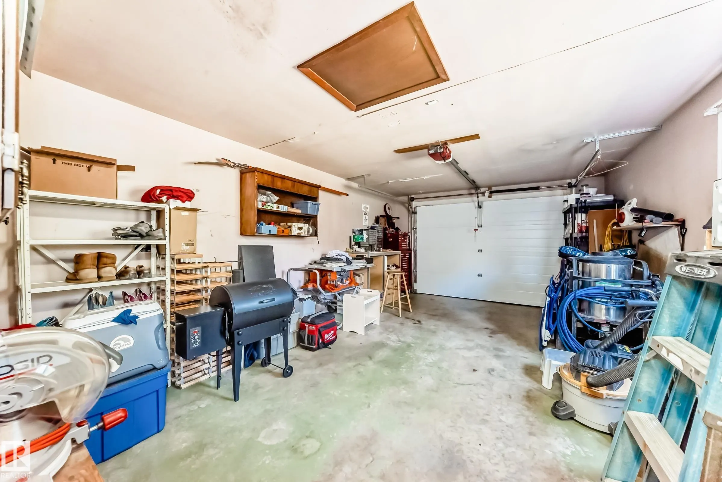 5241 53 Ave