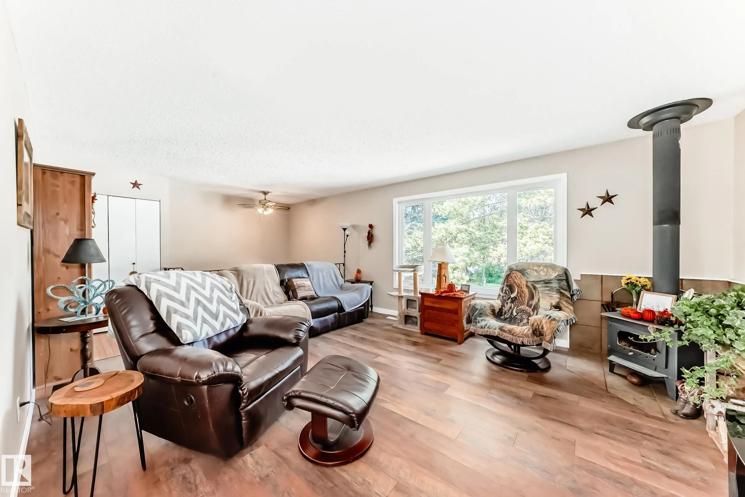 5241 53 Ave