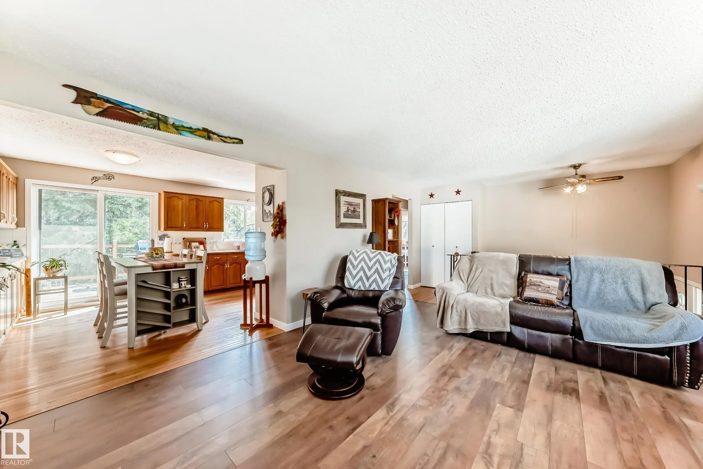 5241 53 Ave