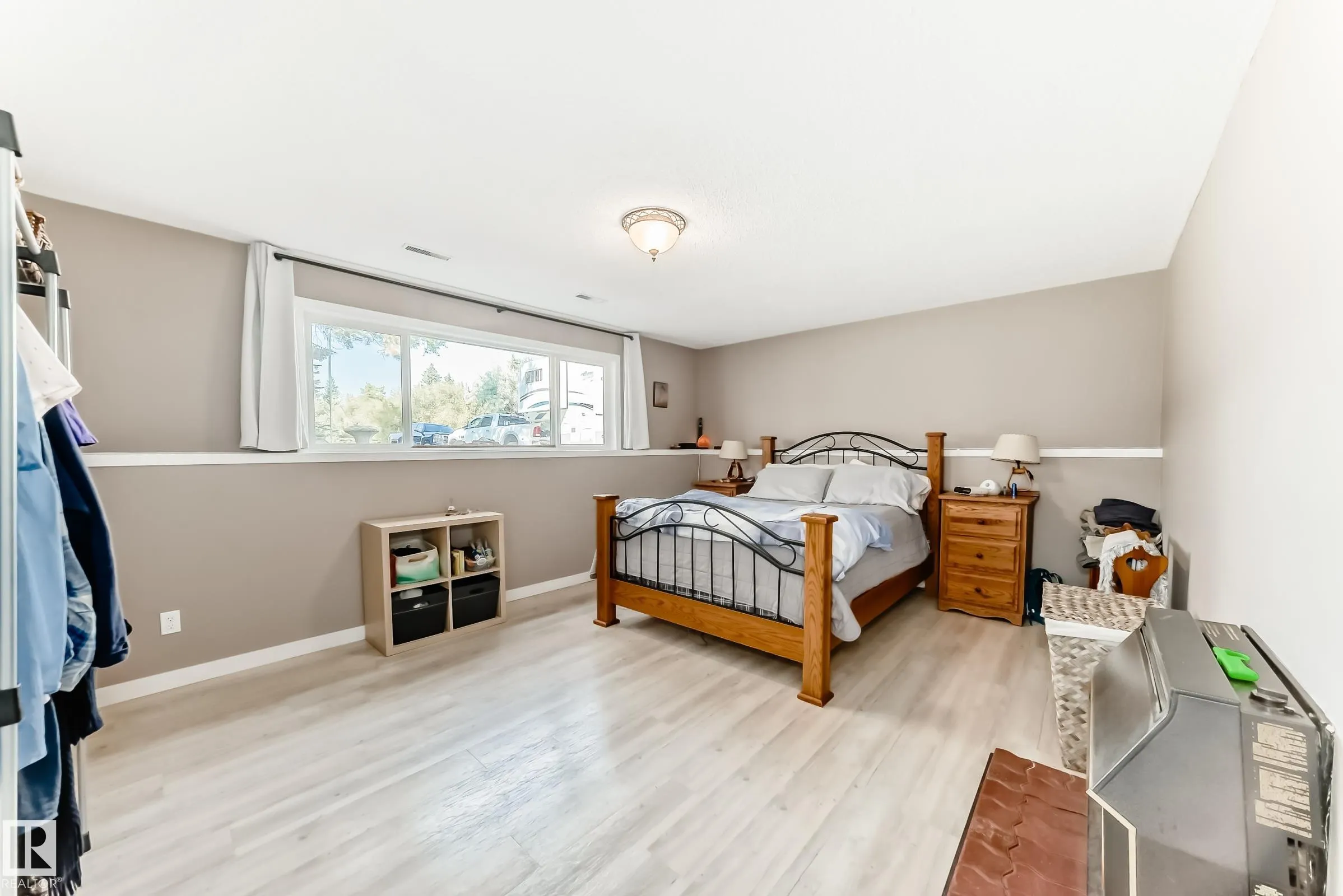 5241 53 Ave