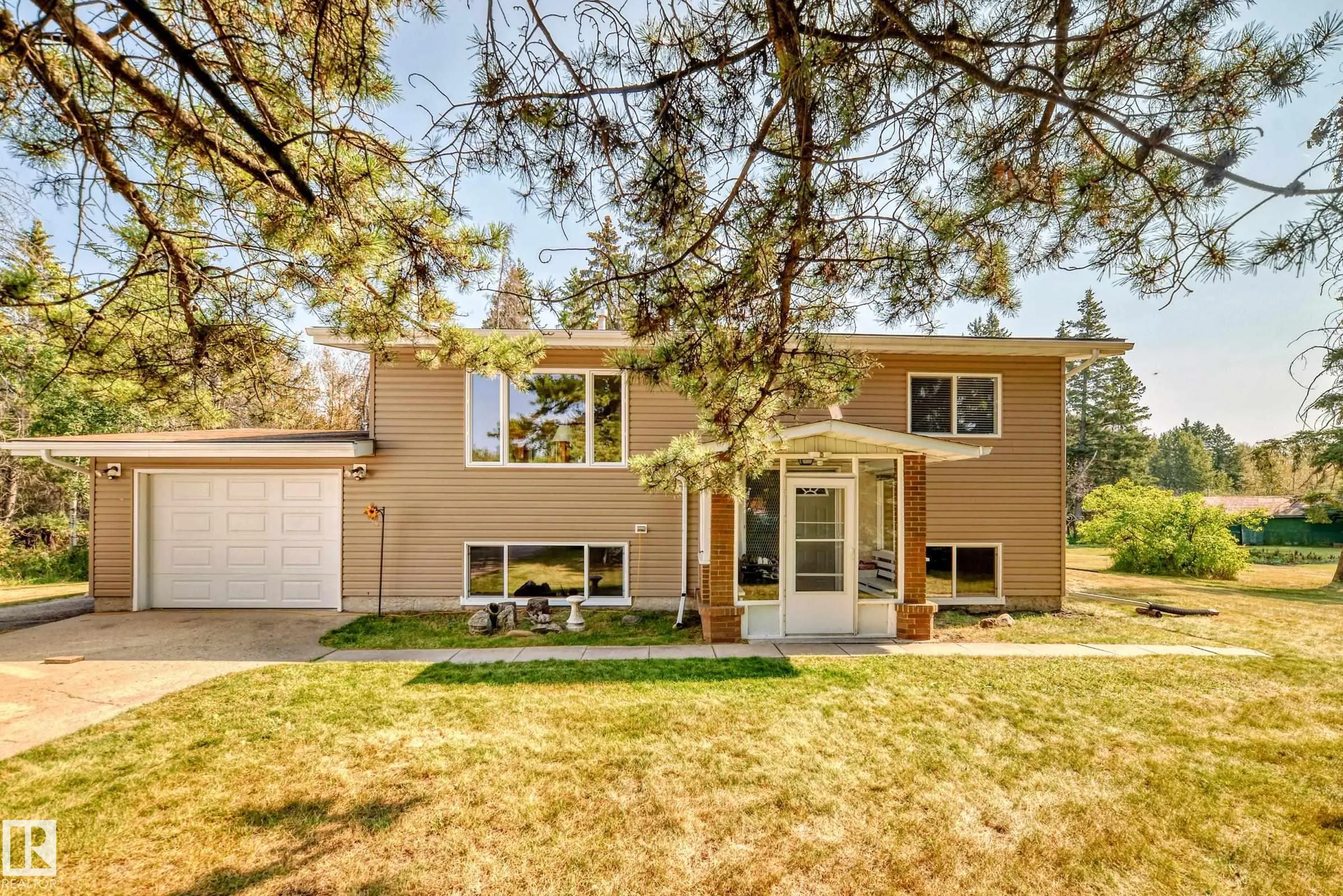 5241 53 Ave