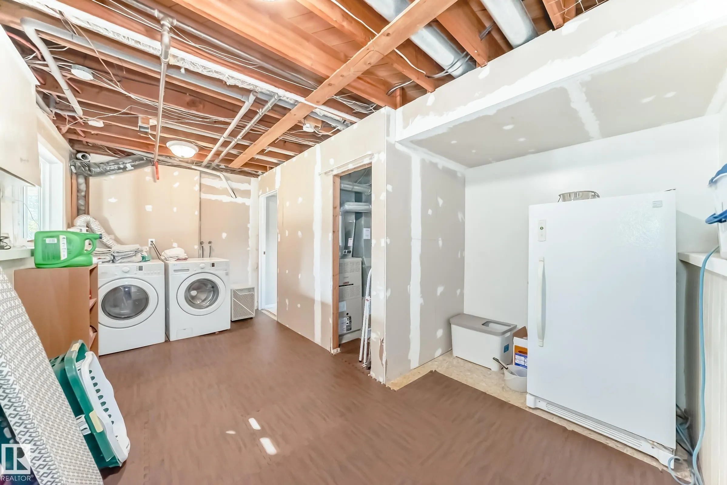 5241 53 Ave