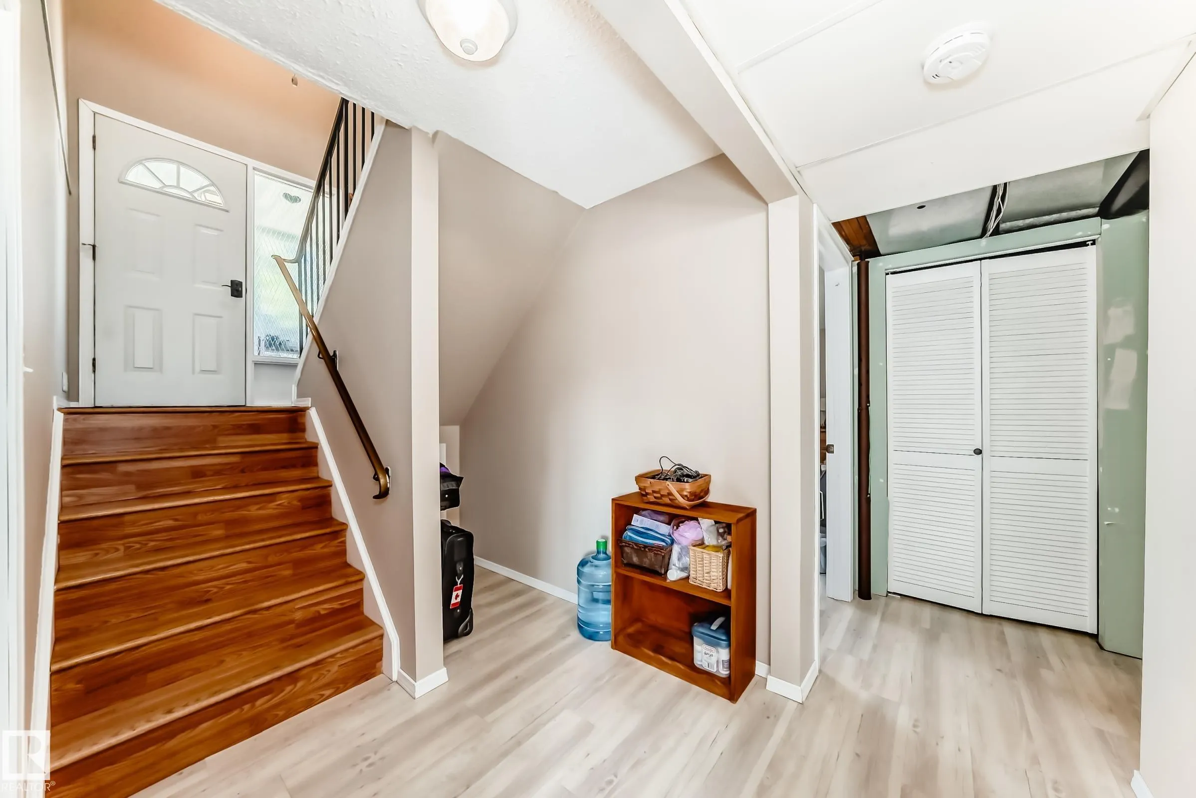 5241 53 Ave