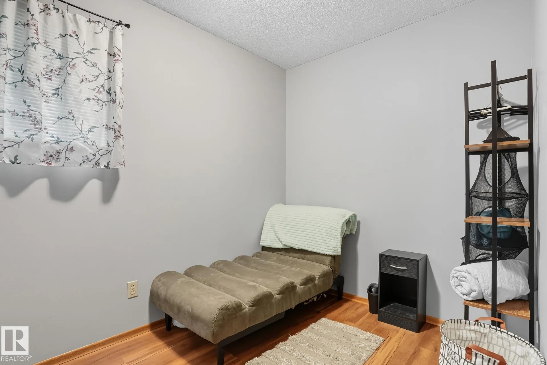 6309 49 St