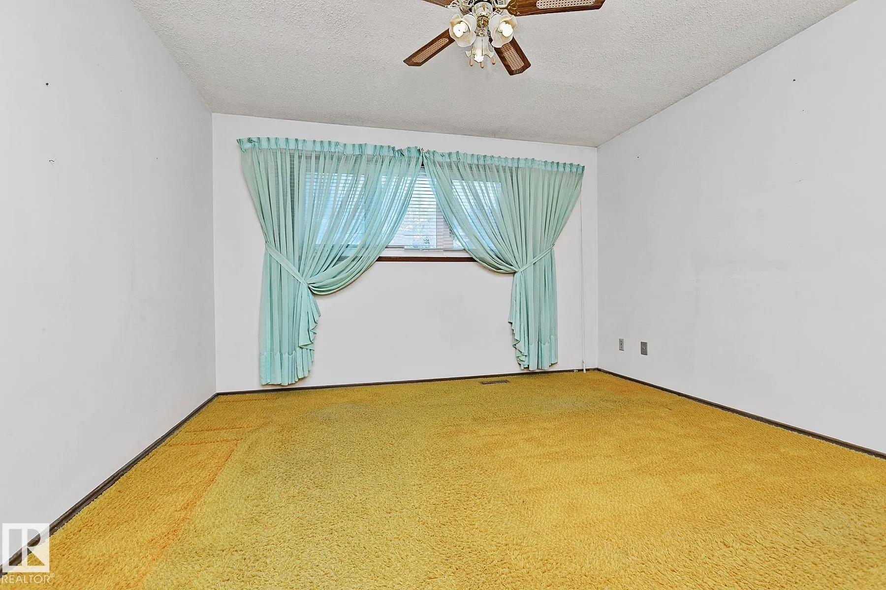 74 APACHE Crescent
