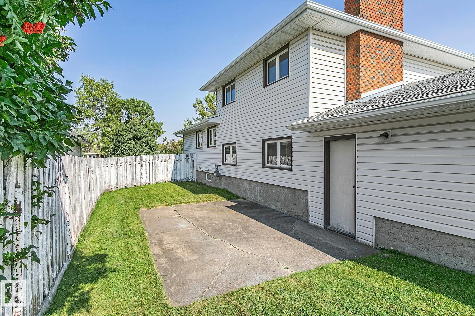 74 APACHE Crescent