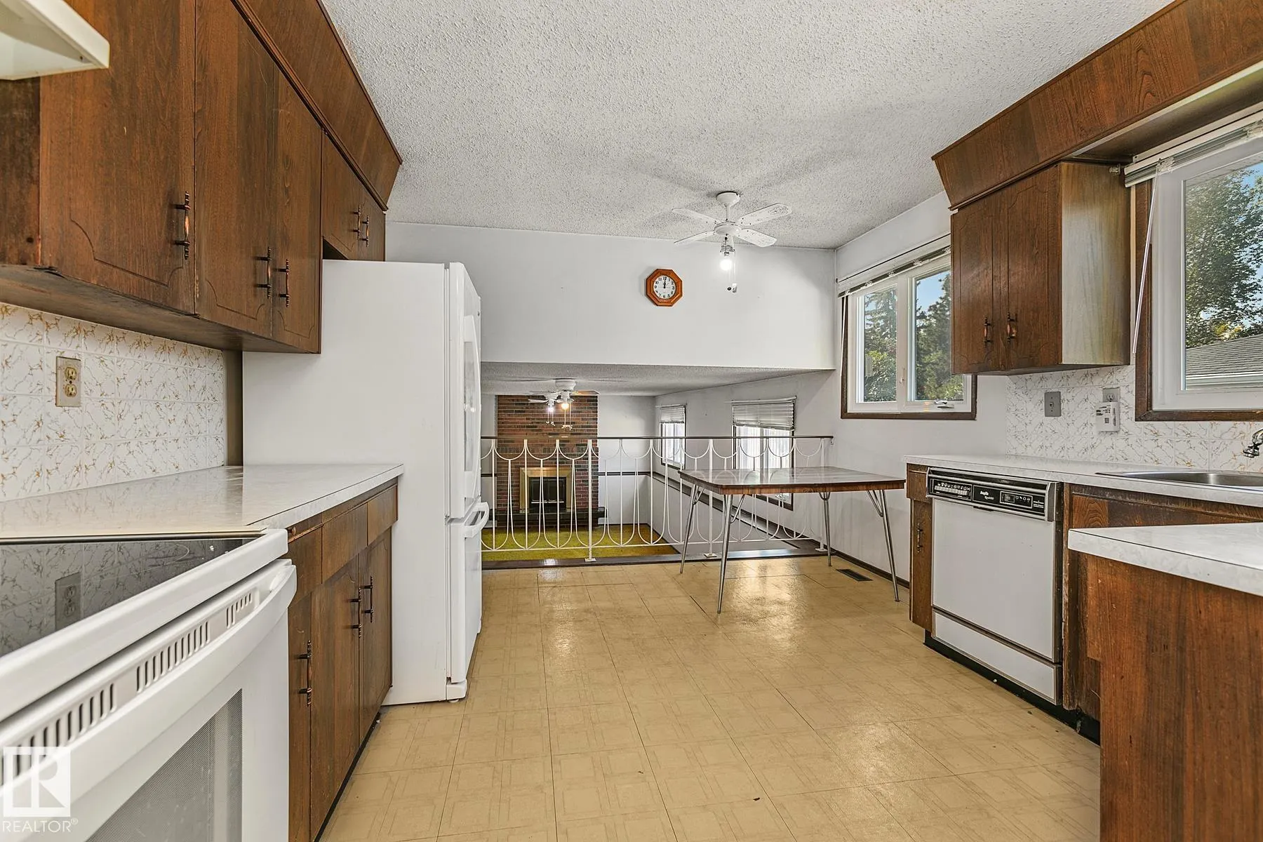 74 APACHE Crescent