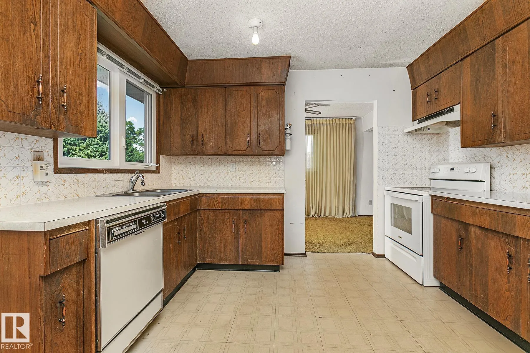 74 APACHE Crescent