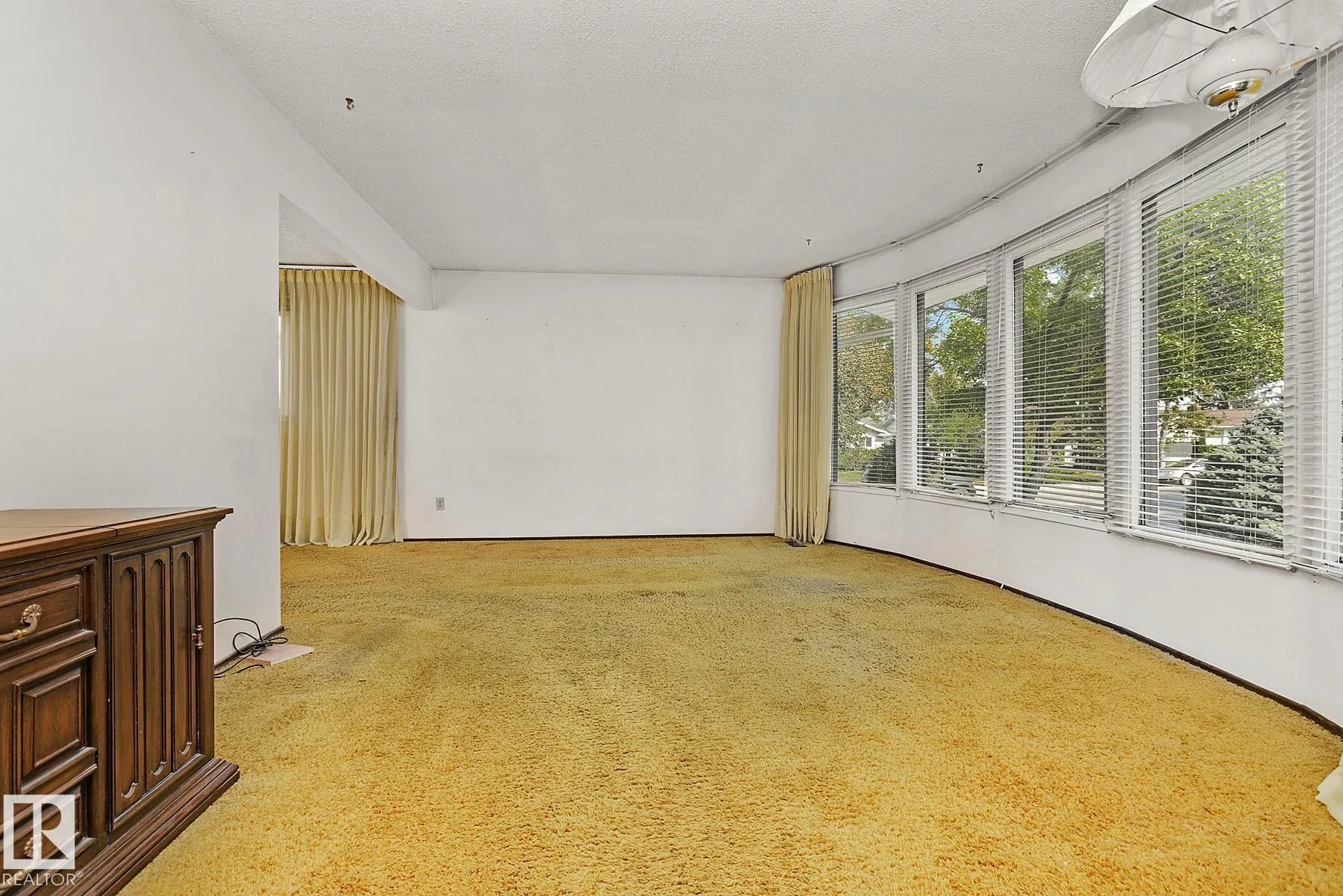 74 APACHE Crescent