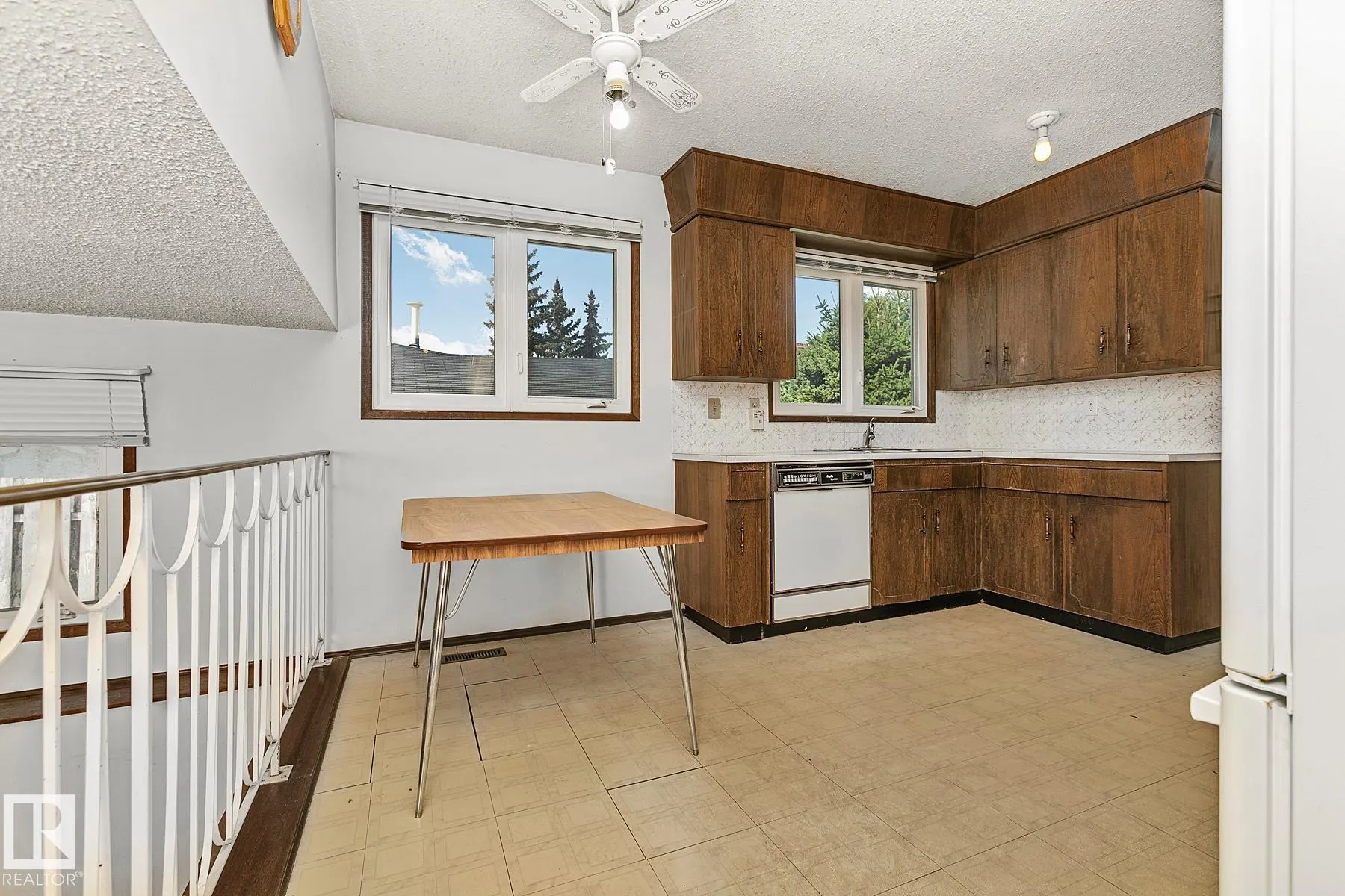 74 APACHE Crescent