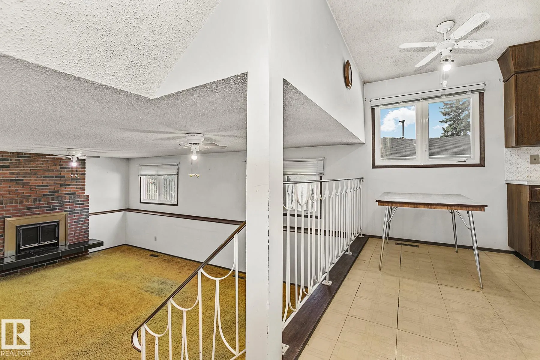 74 APACHE Crescent