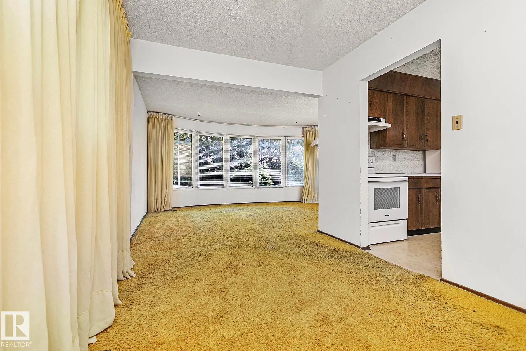 74 APACHE Crescent