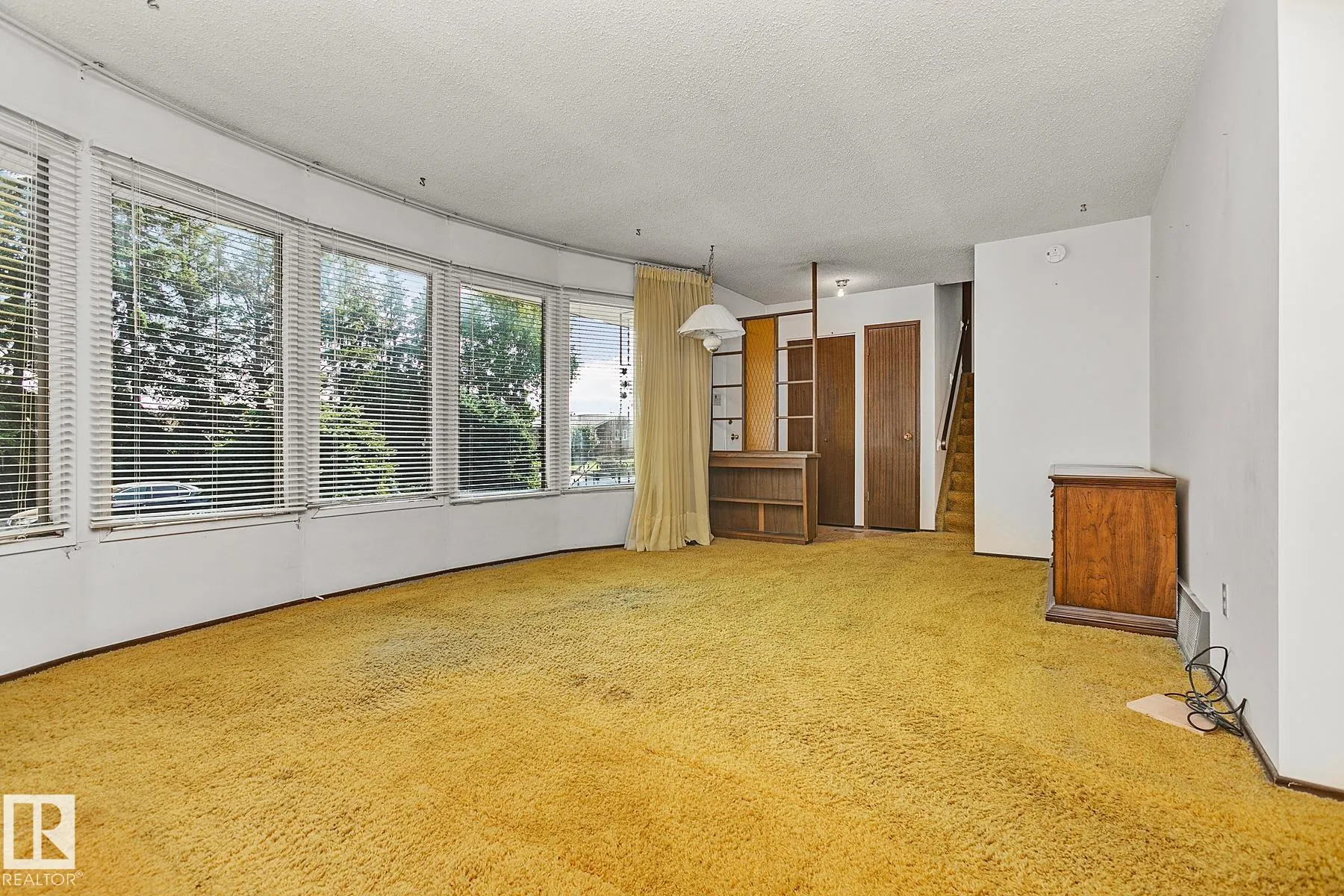 74 APACHE Crescent