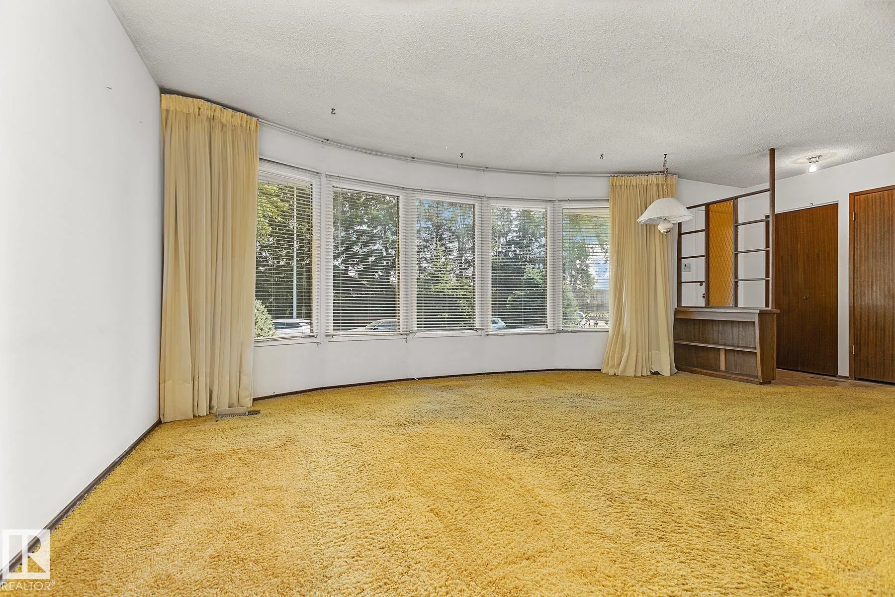 74 APACHE Crescent