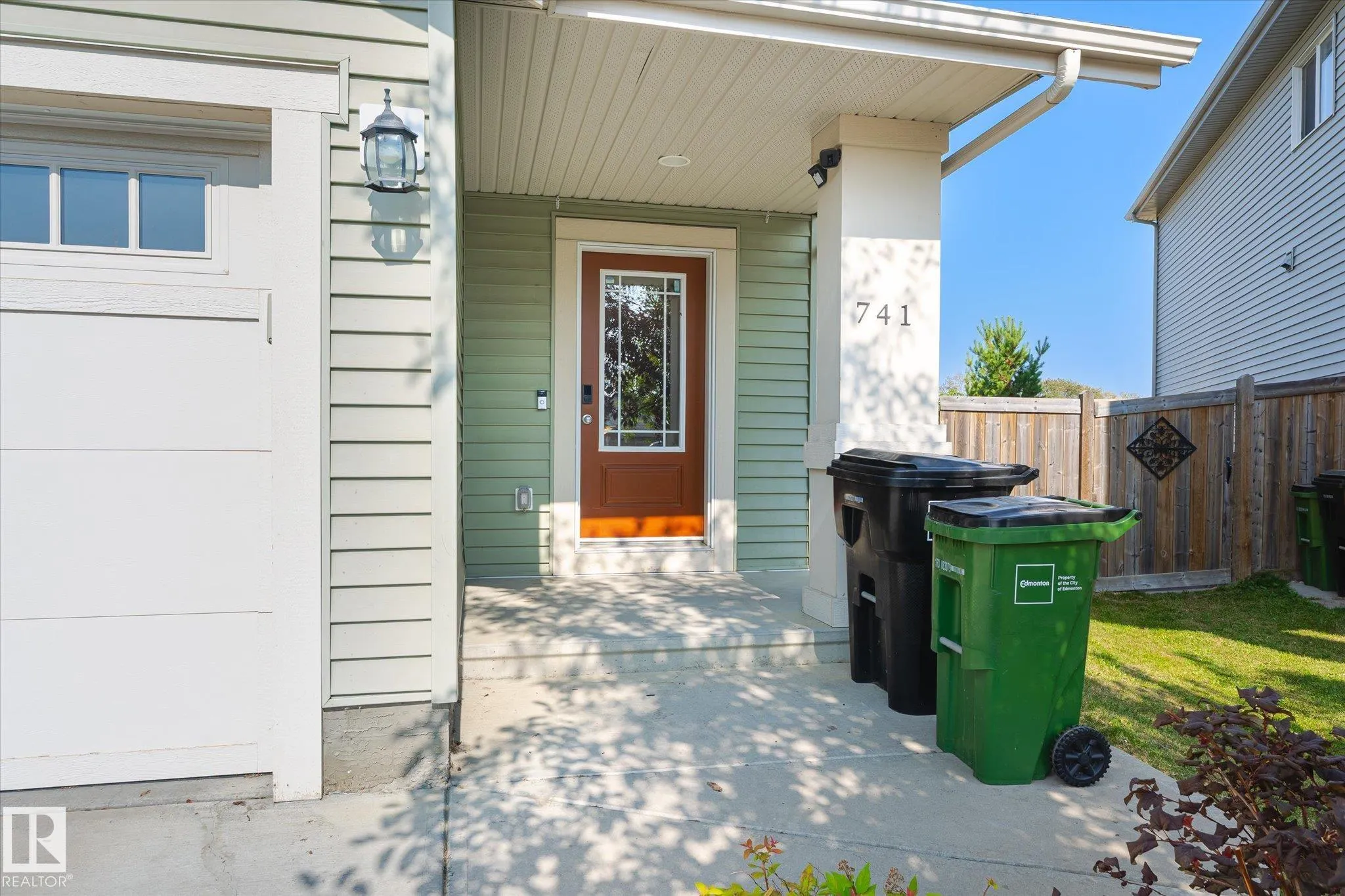 741 EAGLESON Crescent