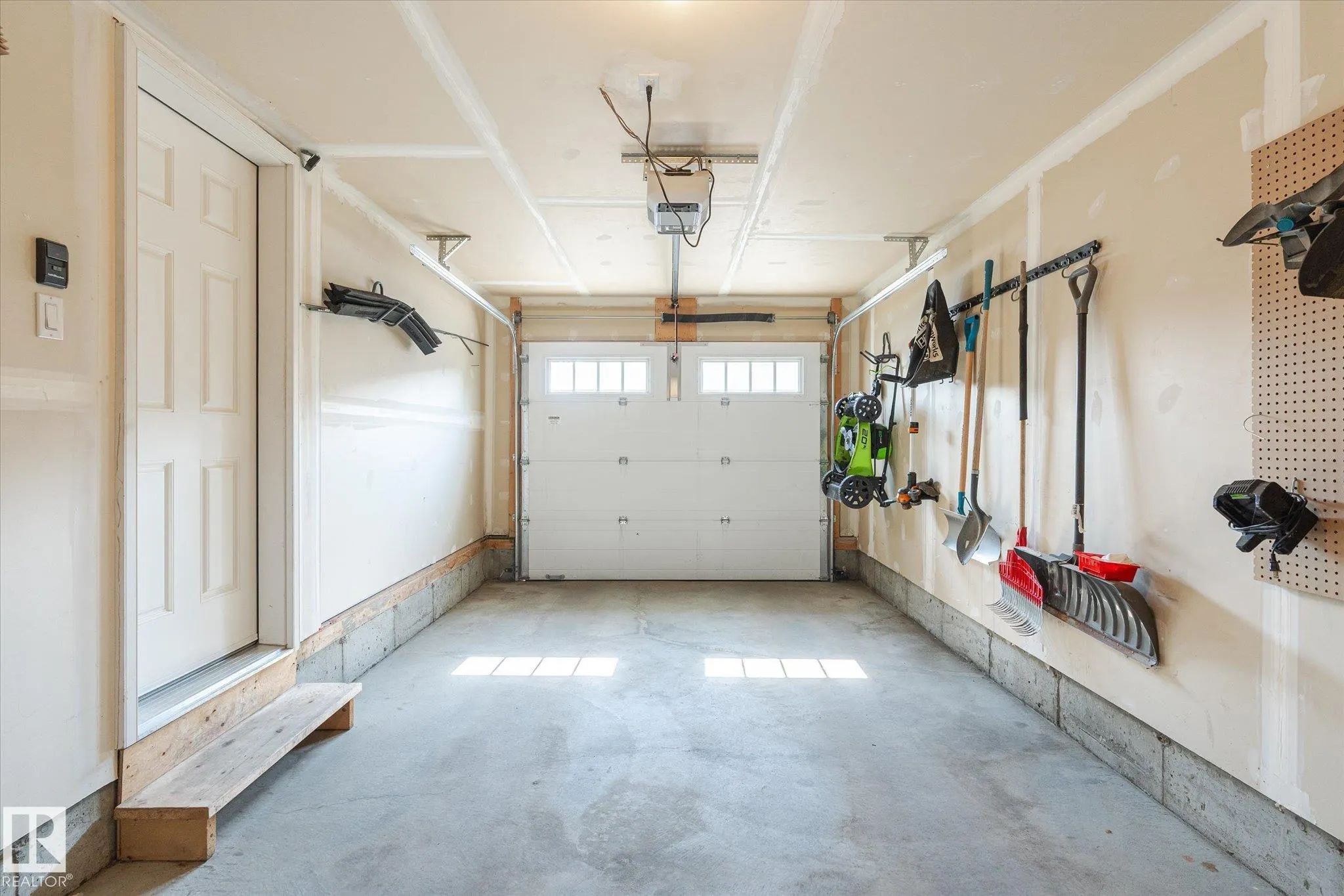 741 EAGLESON Crescent