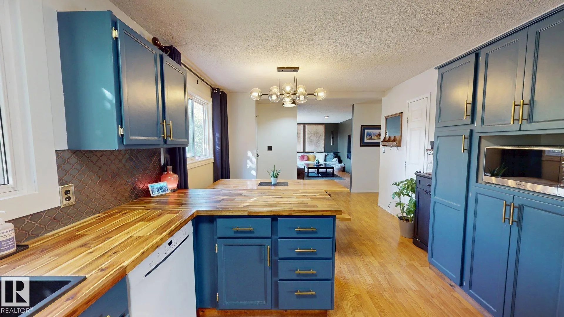5616 45 ave