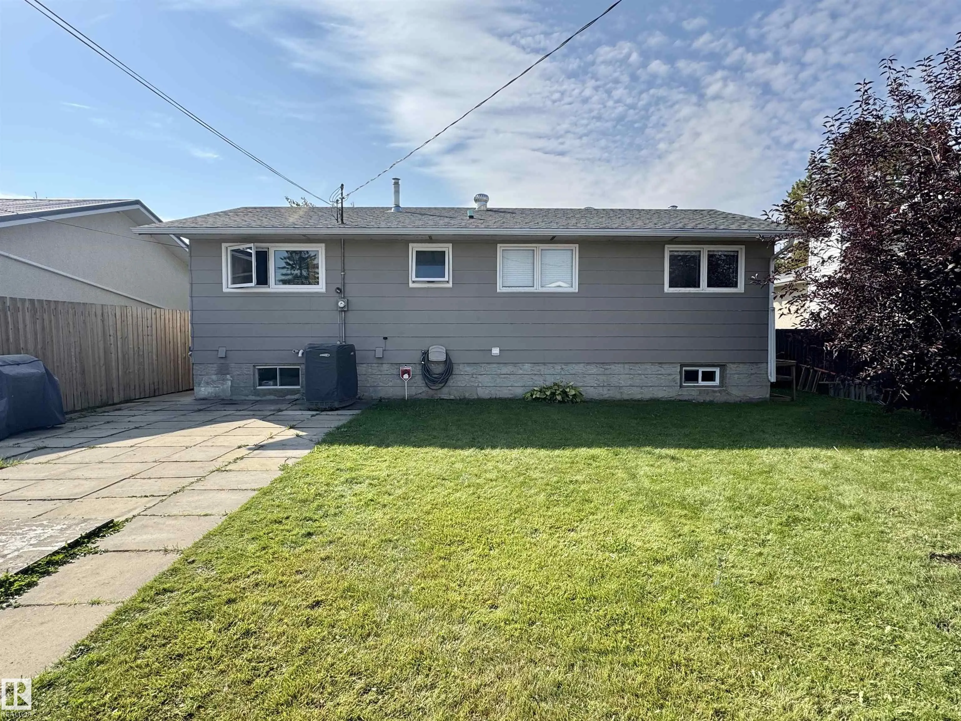5616 45 ave