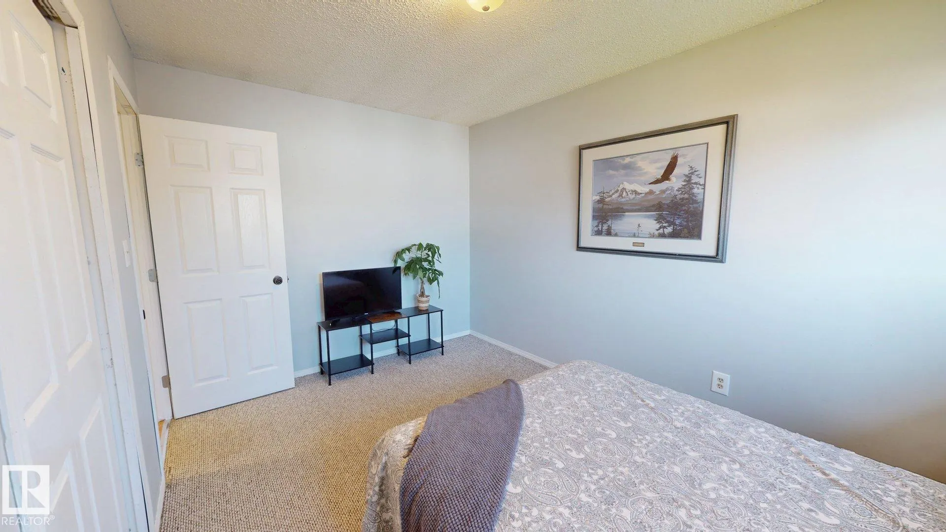5616 45 ave